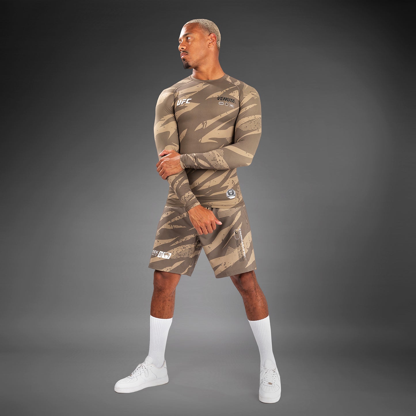 UFC Adrenaline by Venum Fight Week Performance Langärmeliger Rashguard - Desert Camo