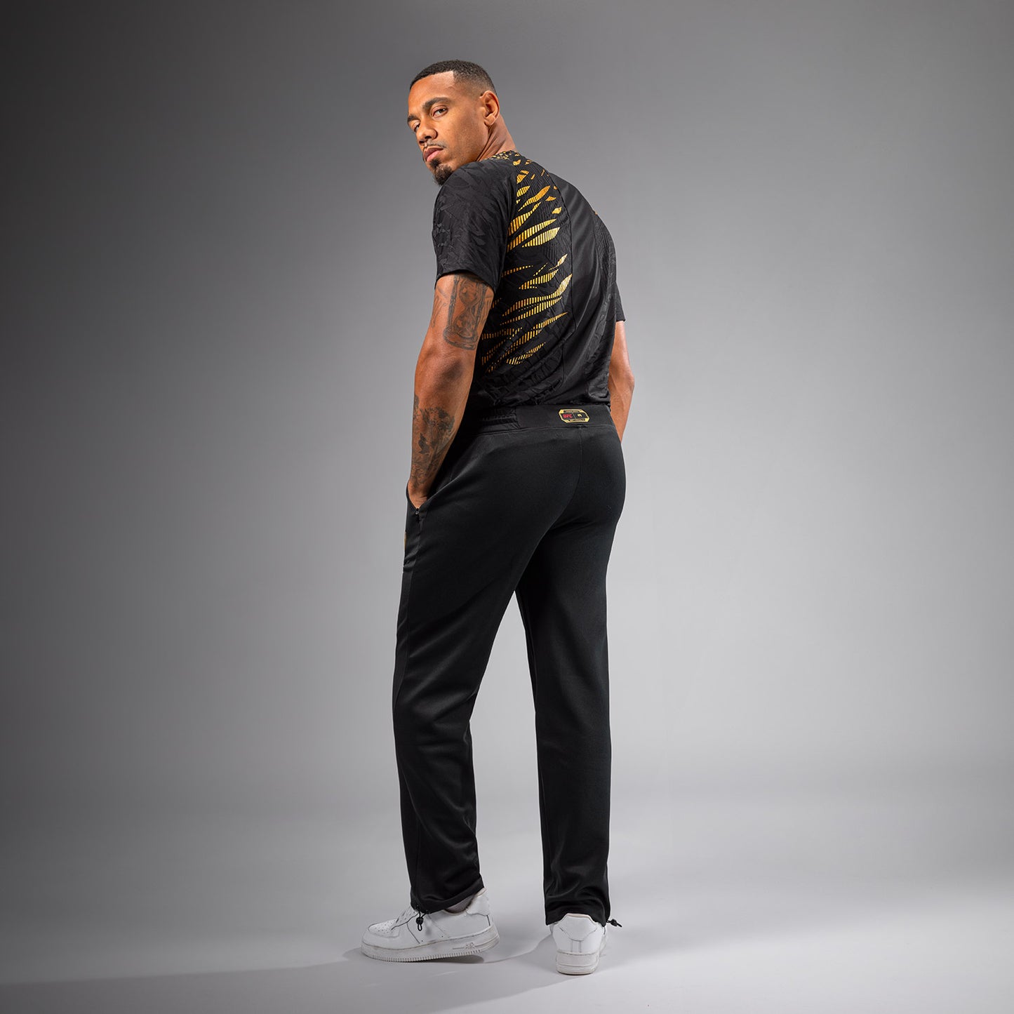 UFC Fusion by Venum Authentic Fight Night Herren Straight Leg Walkout Hose - Champion