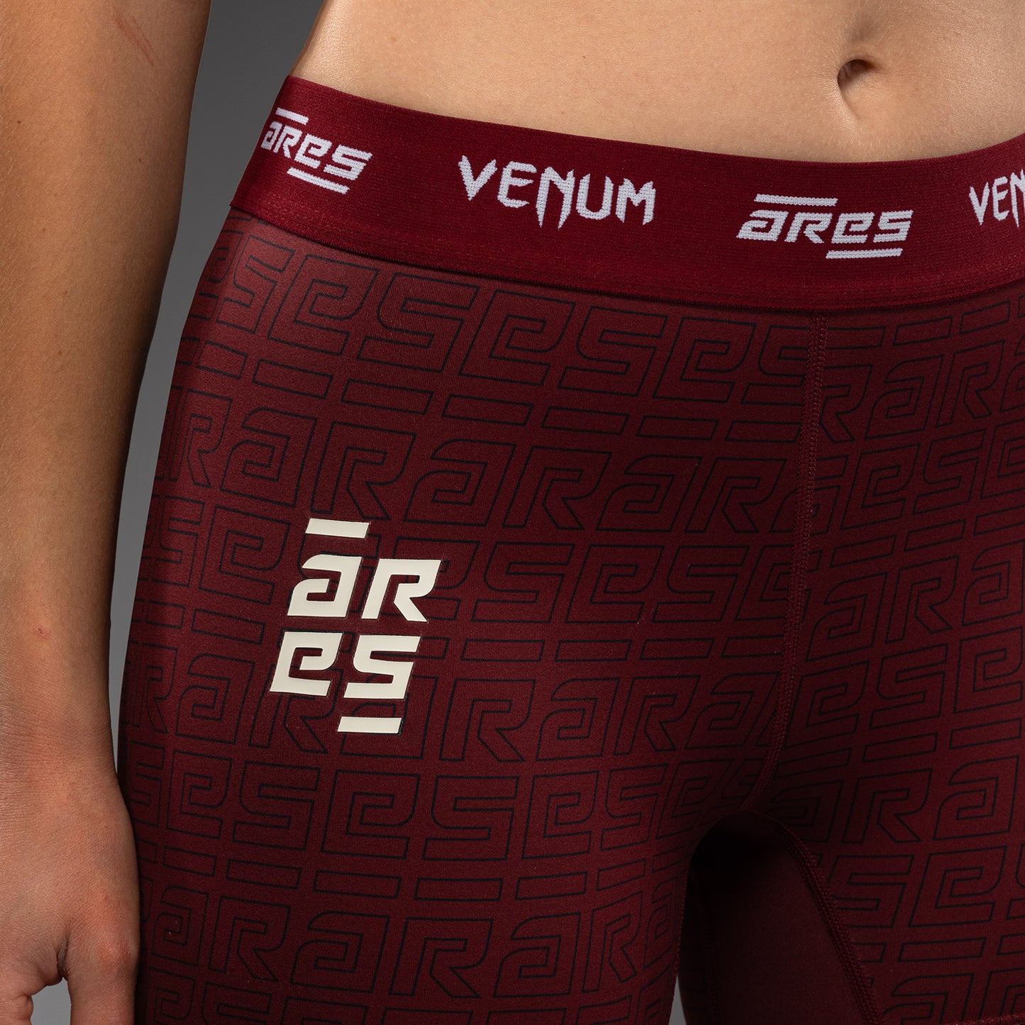 Venum x Ares Damen Vale Tudo Shorts - Burgunder