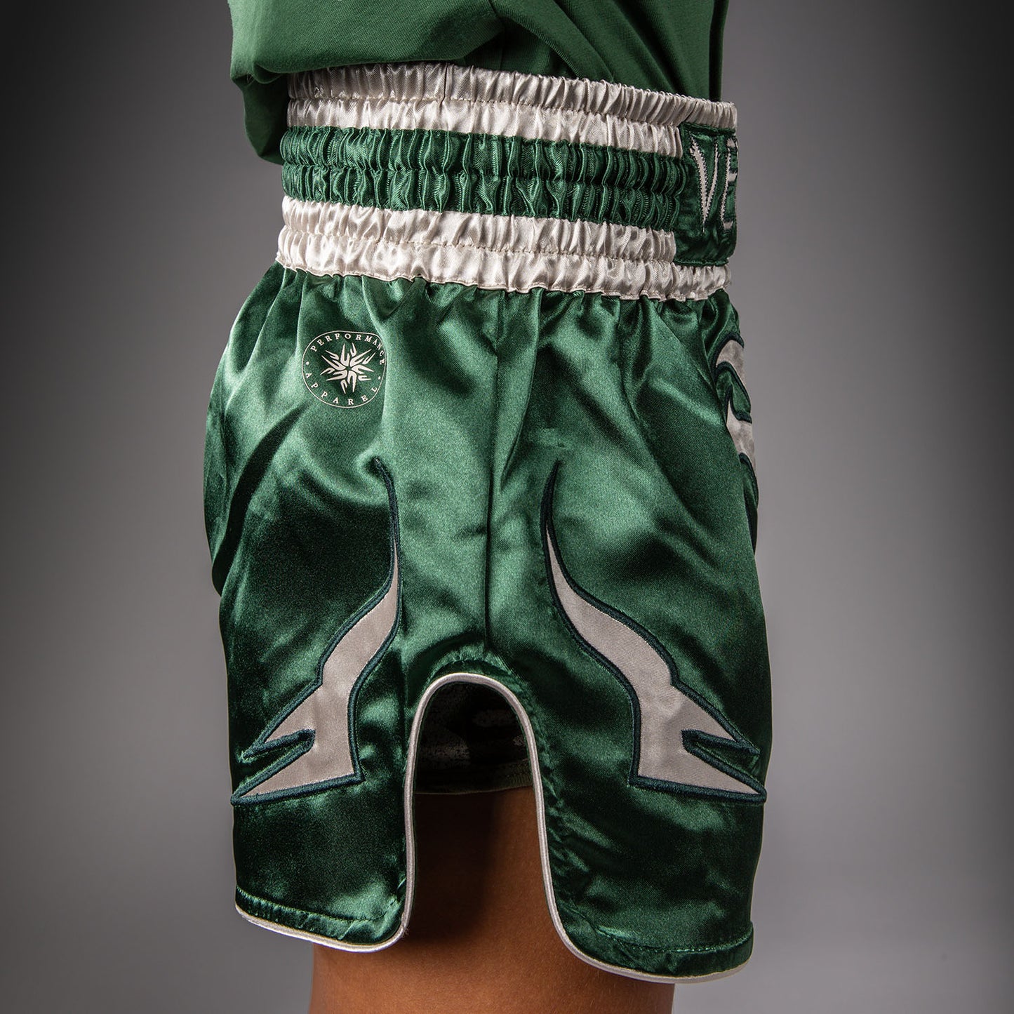 Venum Inferno Muay‑Thai‑Shorts – Waldgrün/Off‑White