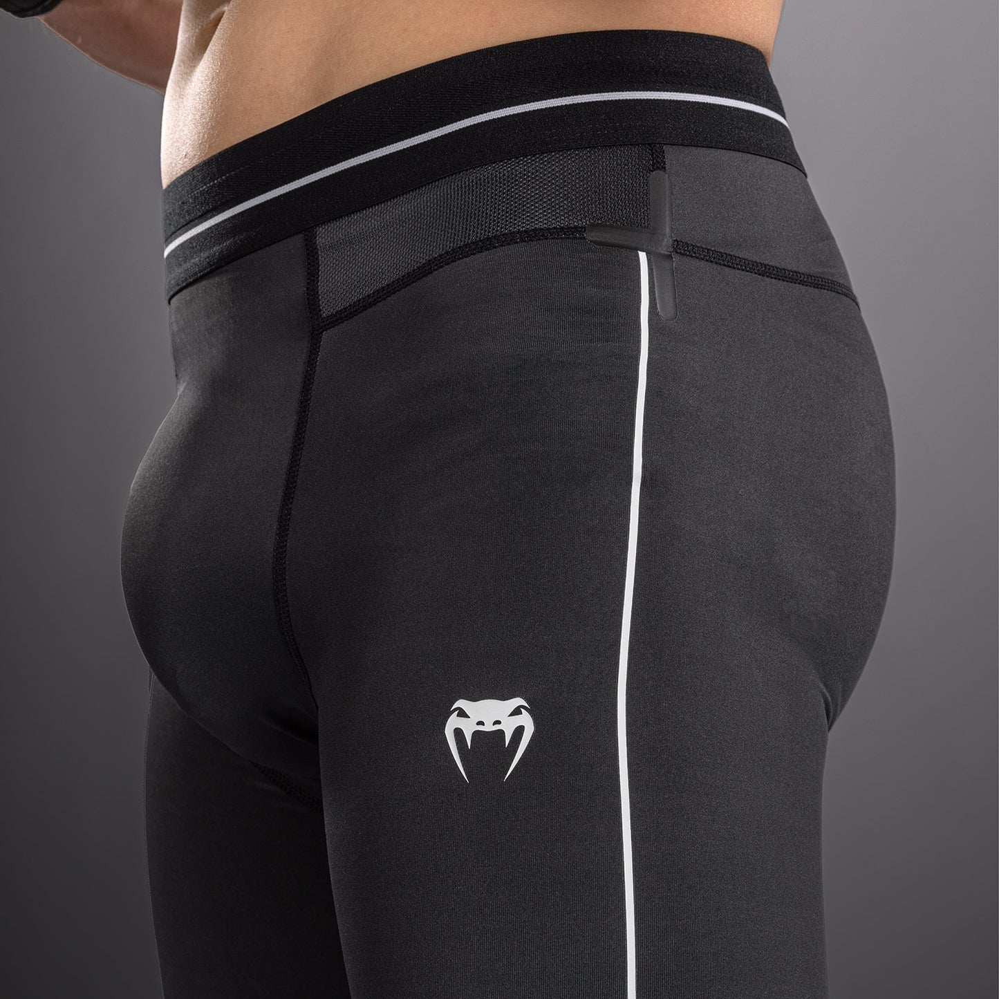 Venum Stealth Spats – Schwarz/Weiß