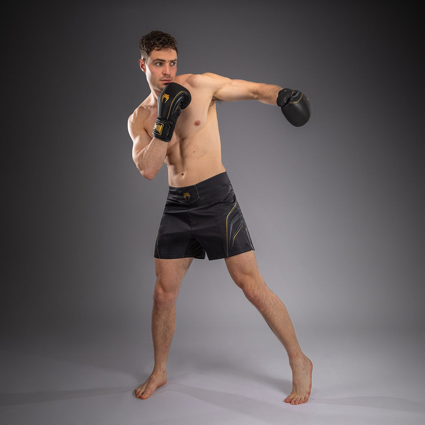 Venum Streamline Fightshorts – Schwarz/Gold