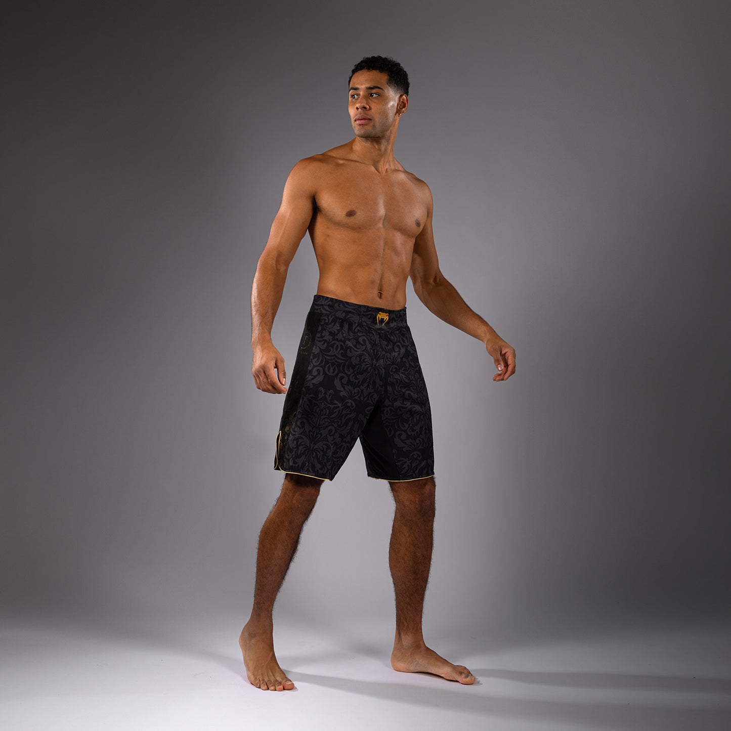 Venum x Topuria Unmatched Edition Kampfshorts - Schwarz/Gold