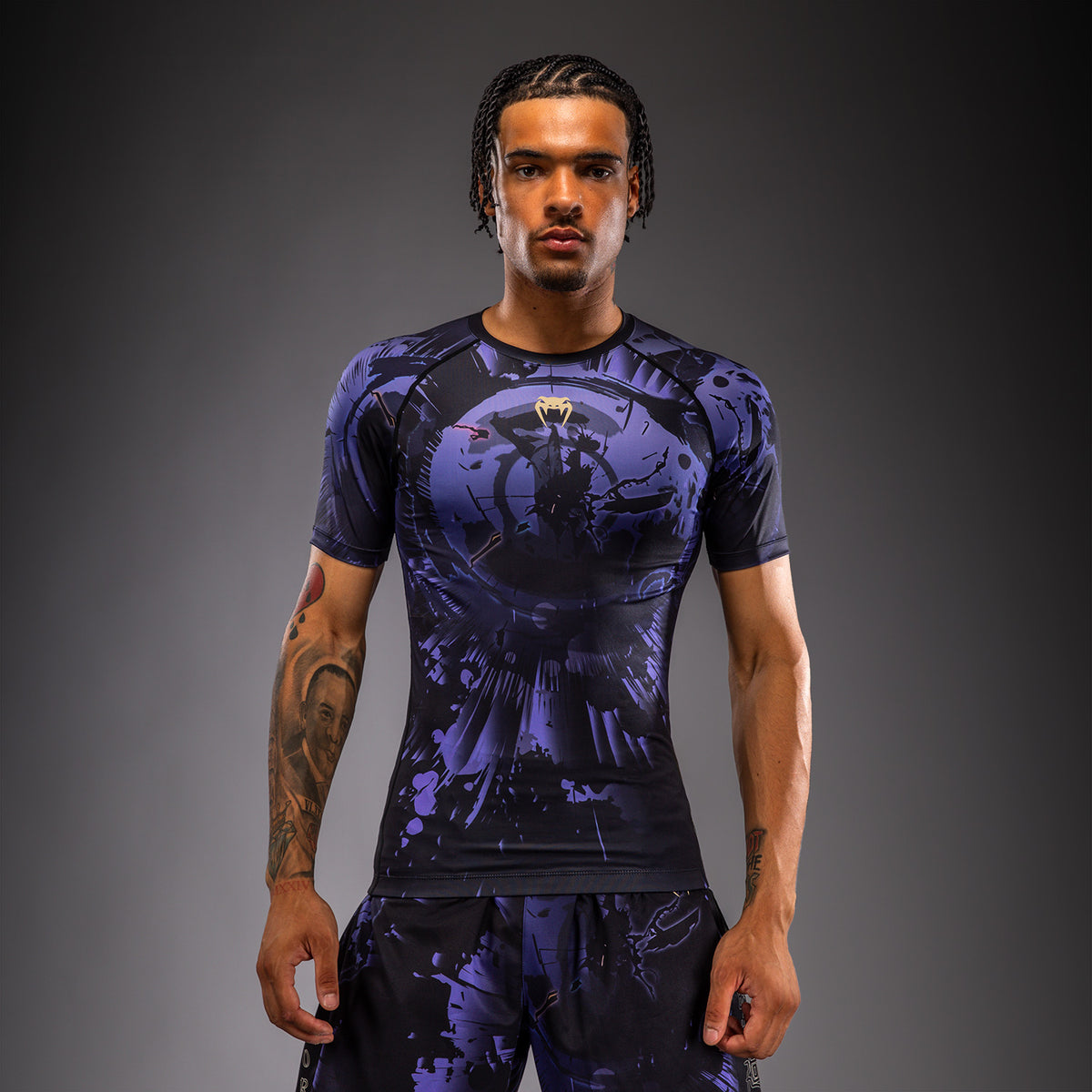 Jujutsu Kaisen x Venum Gojo Kurzarm Rashguard – Lila