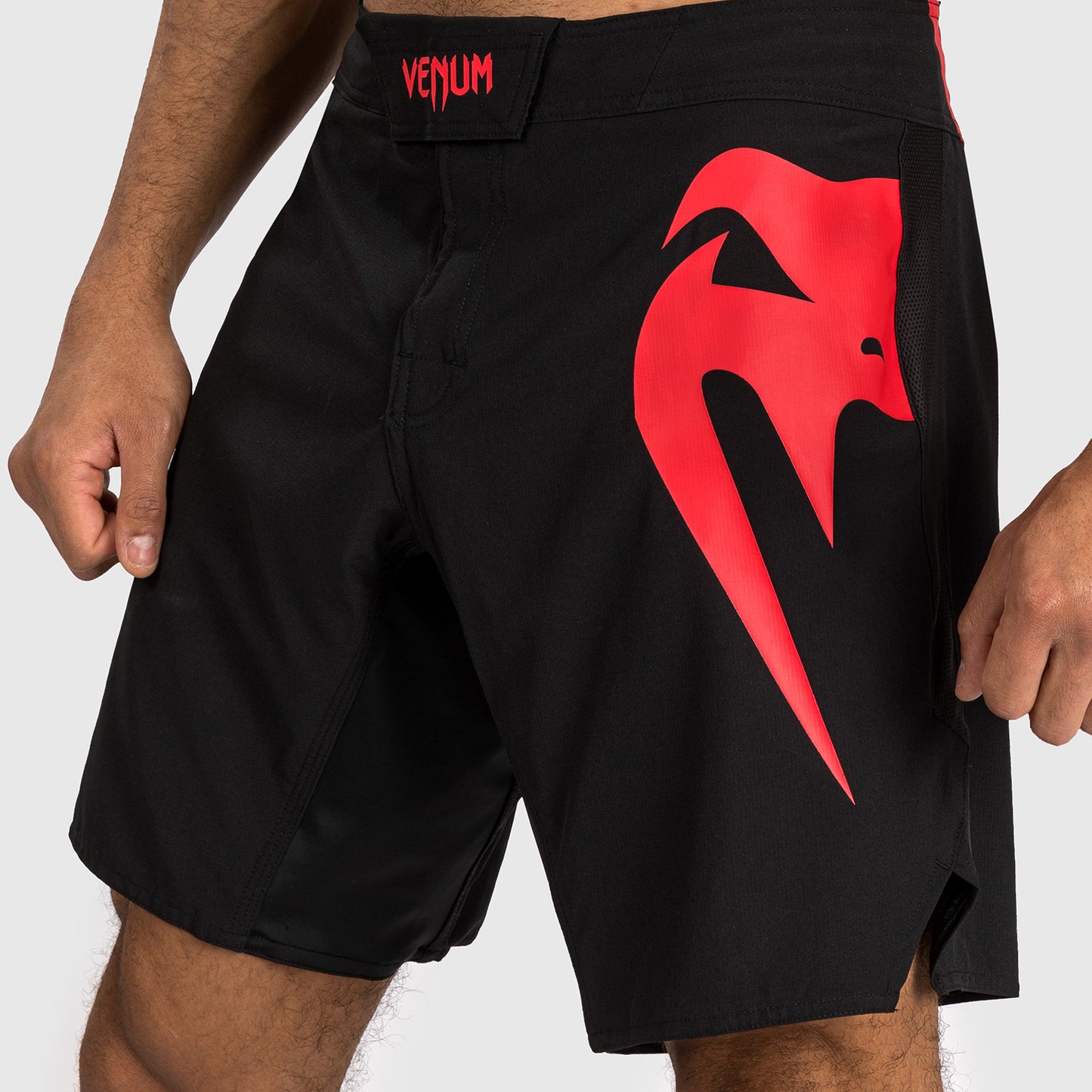 Venum Light 5.0 Fight Shorts - Schwarz/Rot