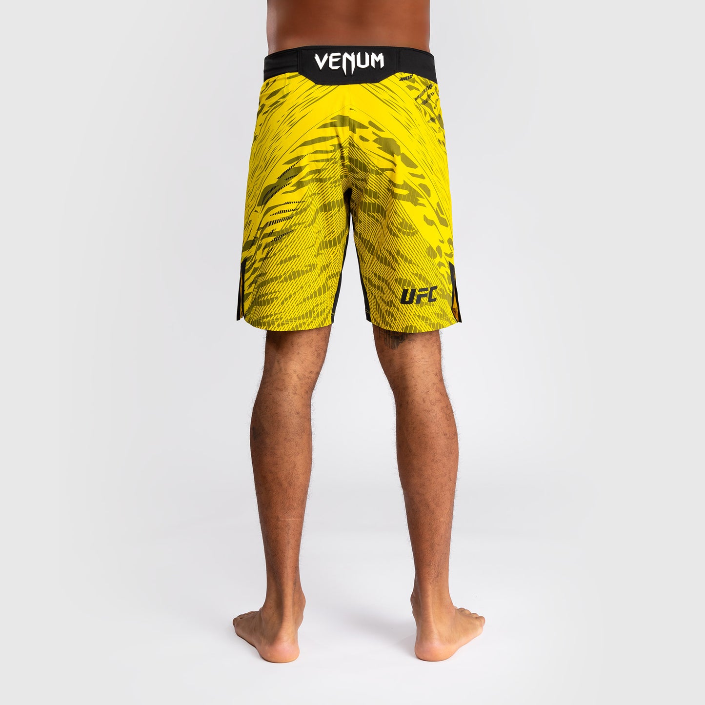UFC Fusion by Venum Personalized Authentic Fight Night Herren Fight Short - Long Fit - Gelb
