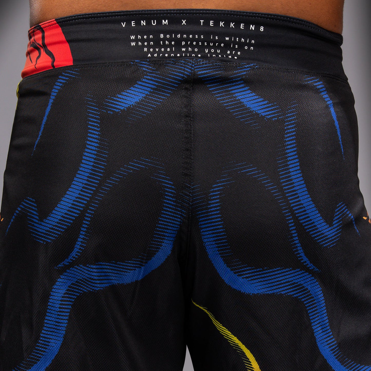 Venum x TEKKEN 8 Fightshorts - Yoshimitsu - Schwarz/Orange