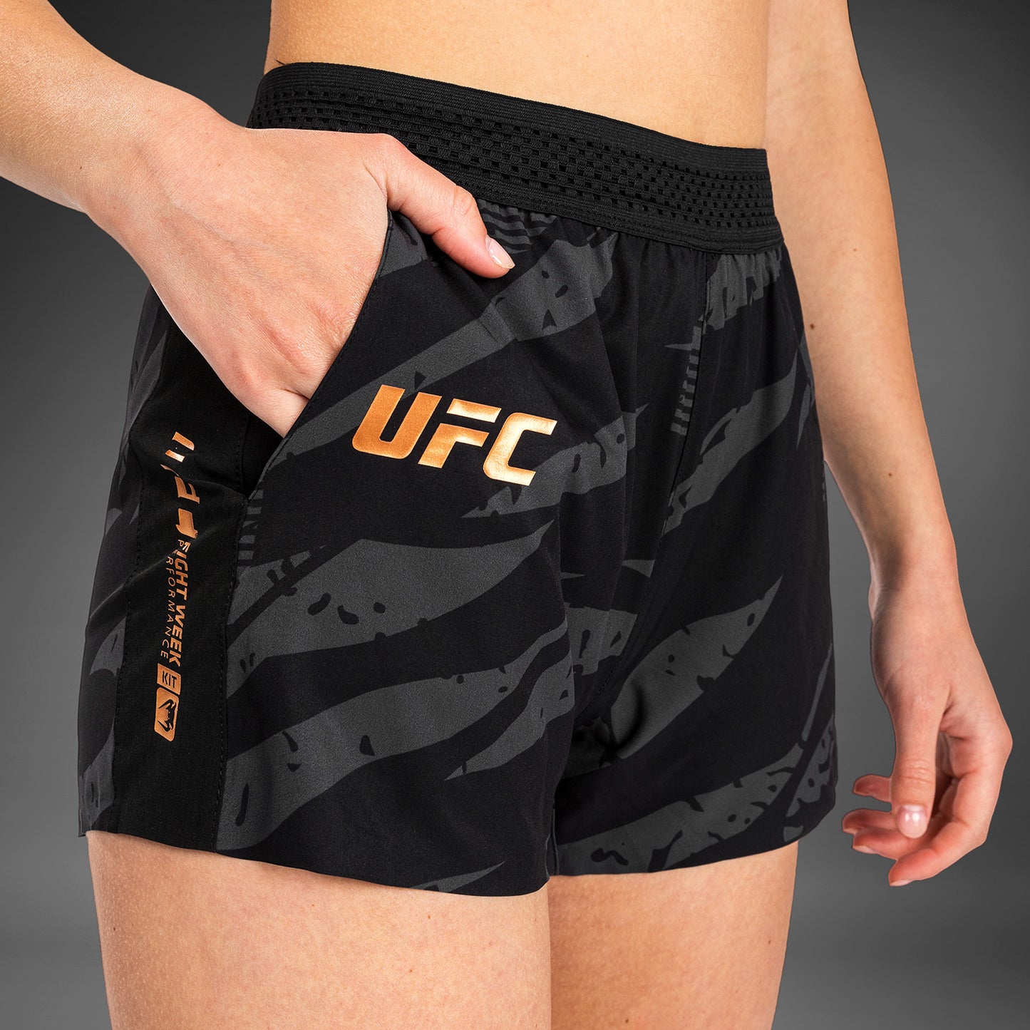 UFC Adrenaline by Venum Fight Week Frauen Performance Shorts - Urban Camo