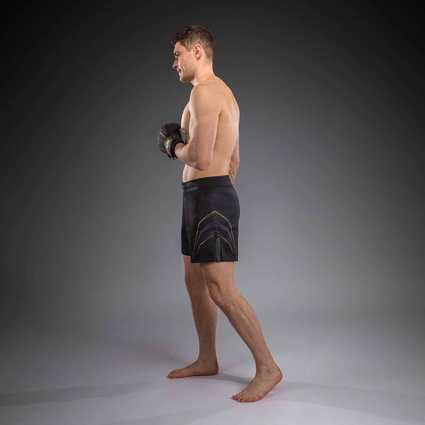 Venum Streamline Fightshorts – Schwarz/Gold