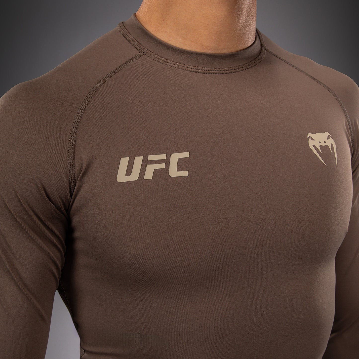 Venum UFC Unity by Venum Authentic Fight Week Herren Funktions-Rashguard Langarm - Braun