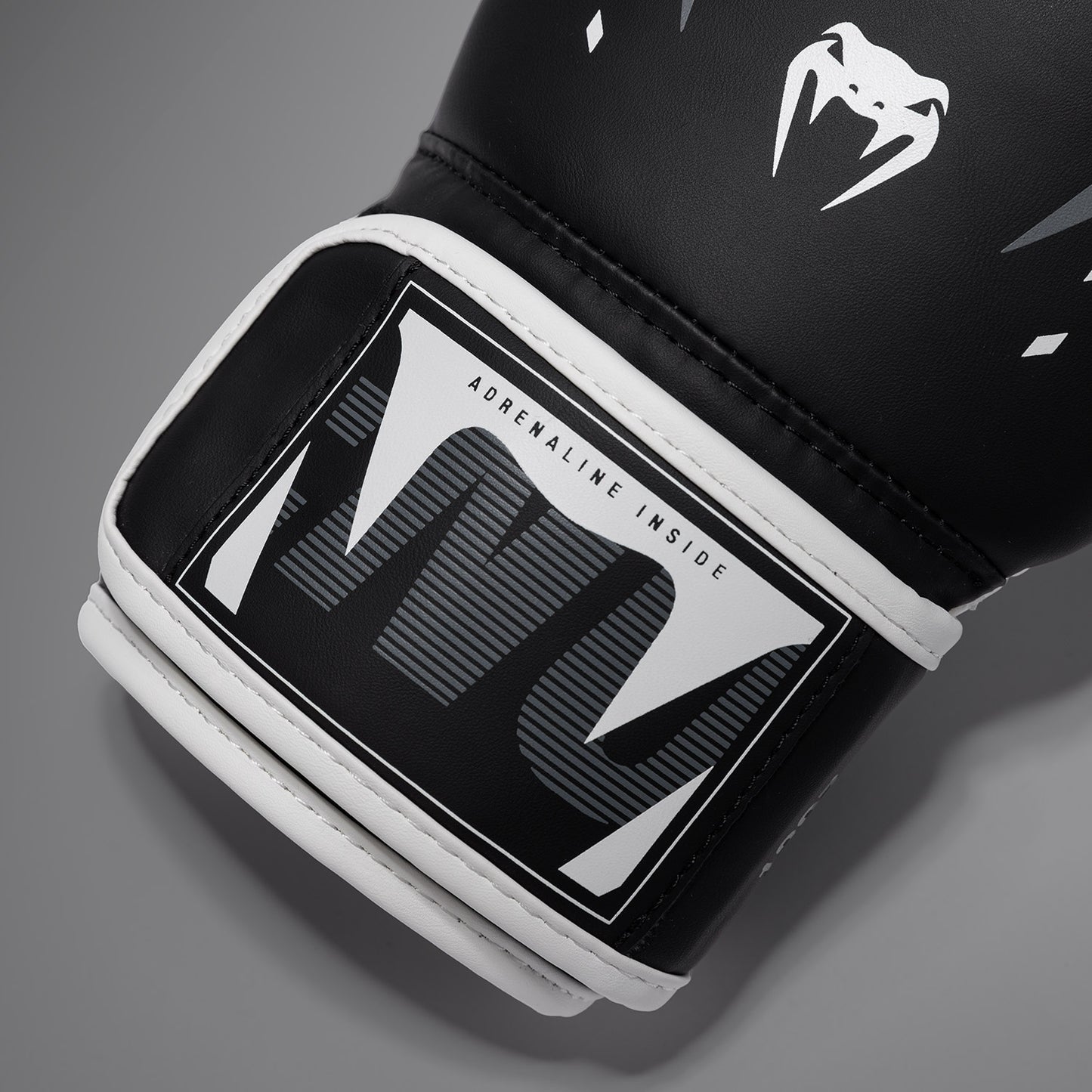 Venum Adrenaline Boxhandschuhe – Schwarz/Silbergrau