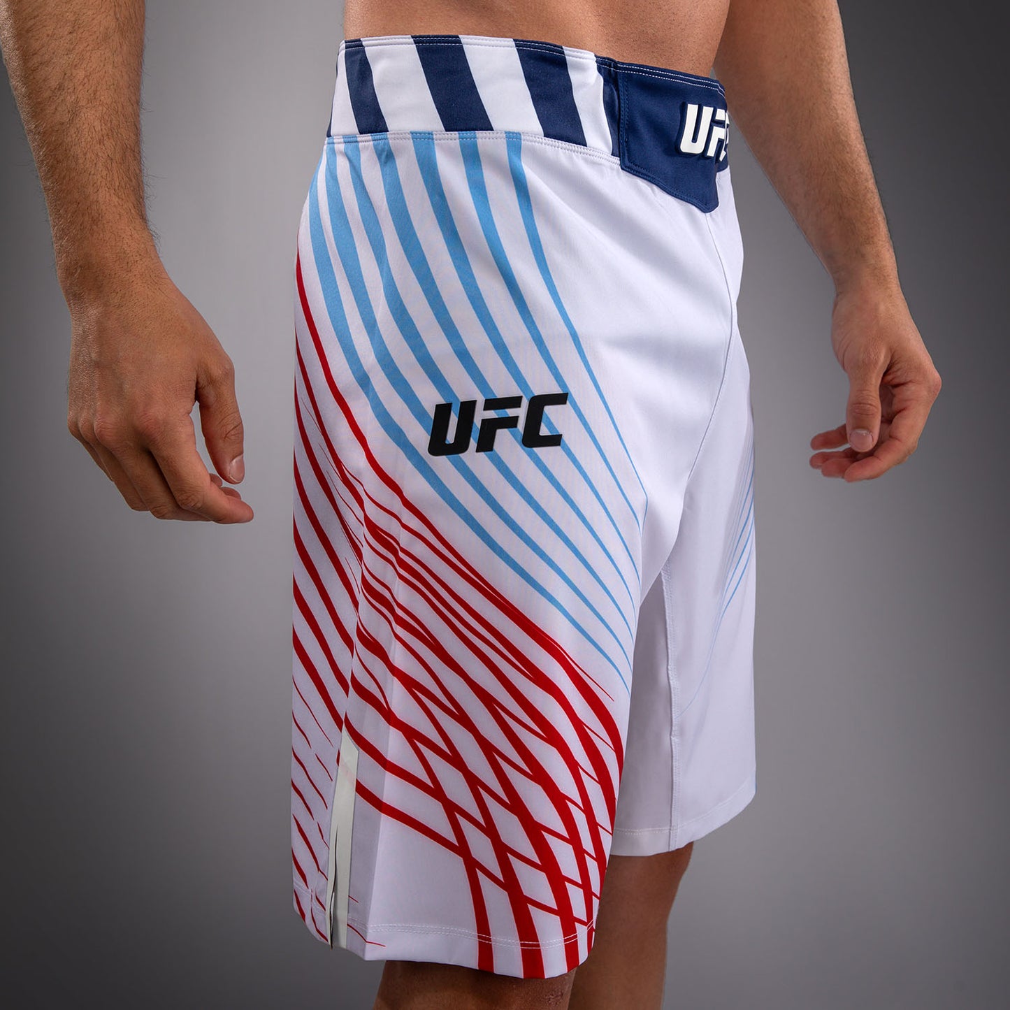 Official UFC Freedom 250 by Venum Personalisiert Authentic Fight Night Fight Shorts im Long Fit für Herren - Weiß