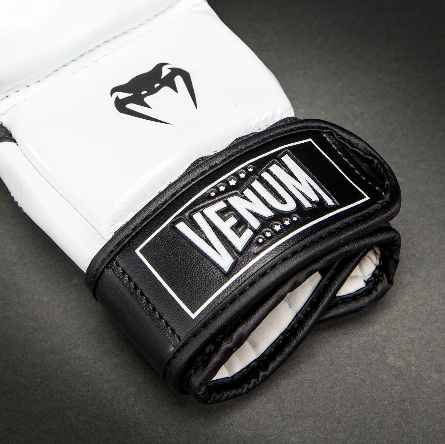 Venum Attack 2.0 Sparringhandschuhe Leder – Schwarz/Weiß