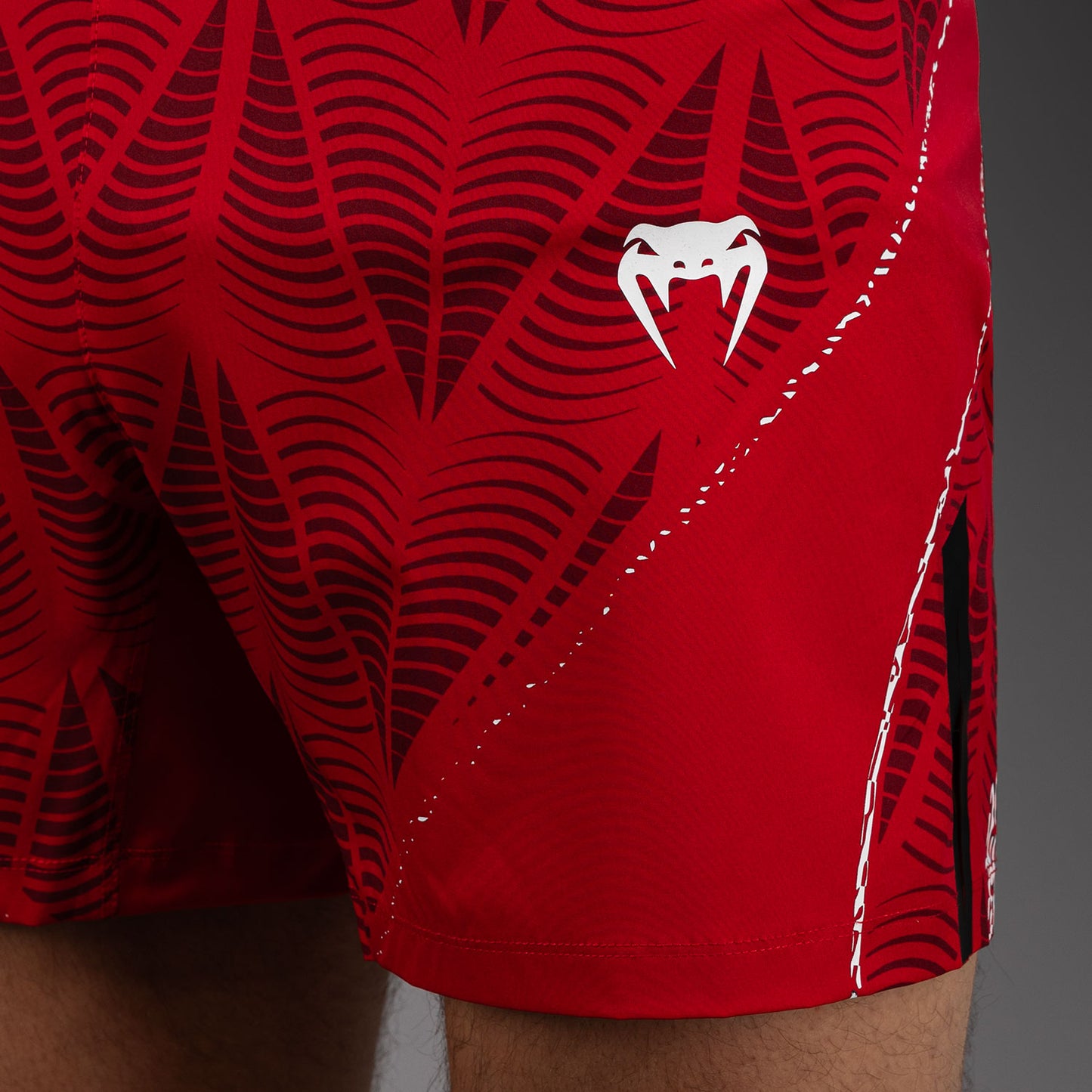 UFC Zenith by Venum Authentic Fight Night Kurze Passform Fight Short Herren - Rot
