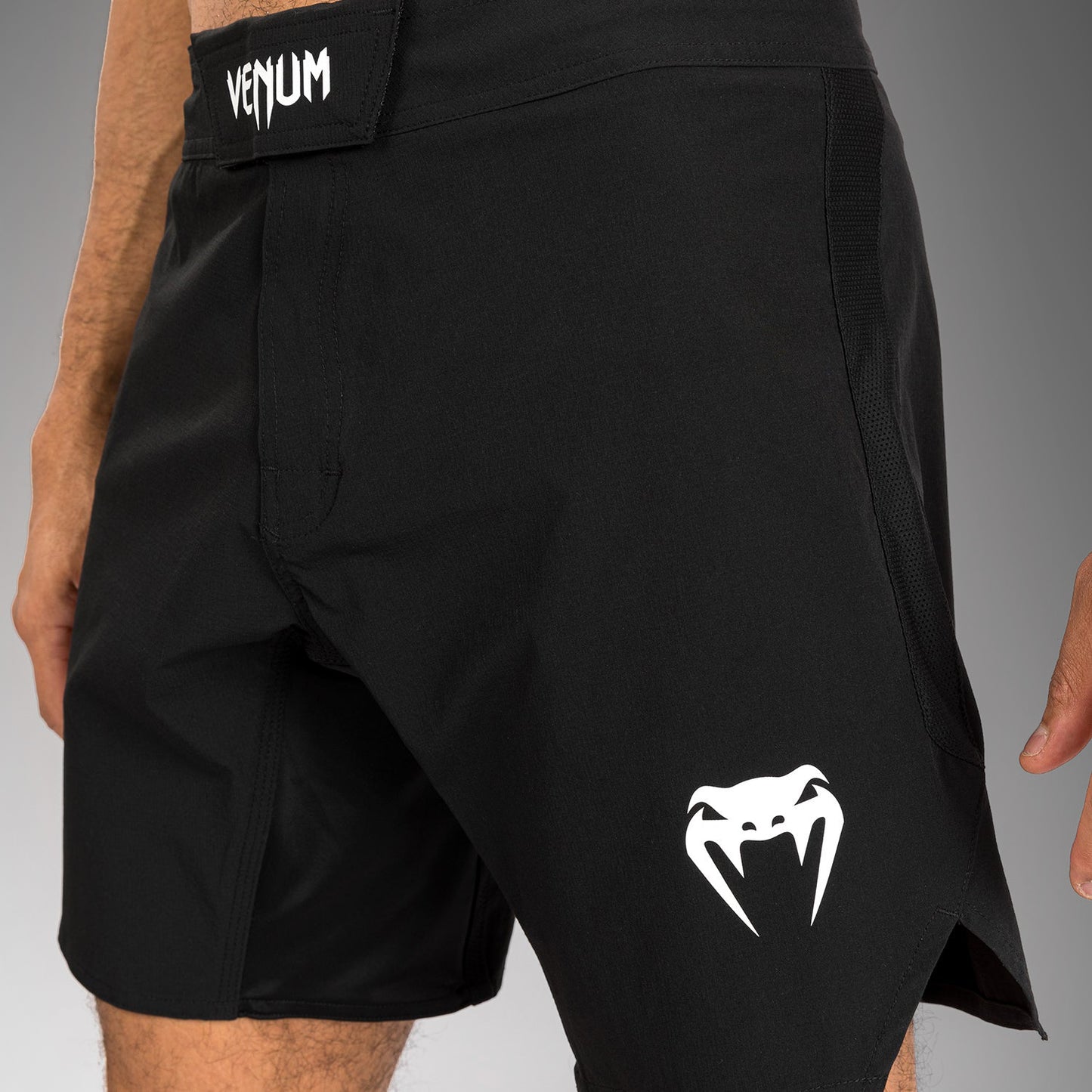 Venum Contender Fight Shorts für Männer - Schwarz/Weiß
