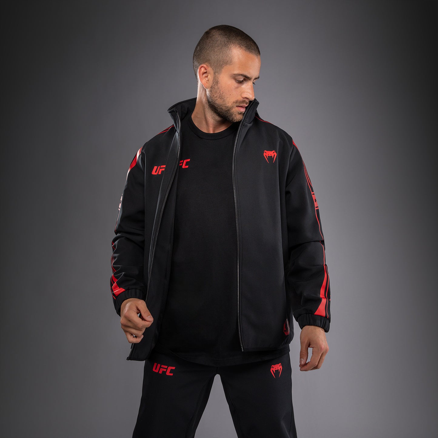 Venum UFC Unity by Venum Authentic Fight Week Herren-Kapuzenjacke mit Reißverschluss - Schwarz