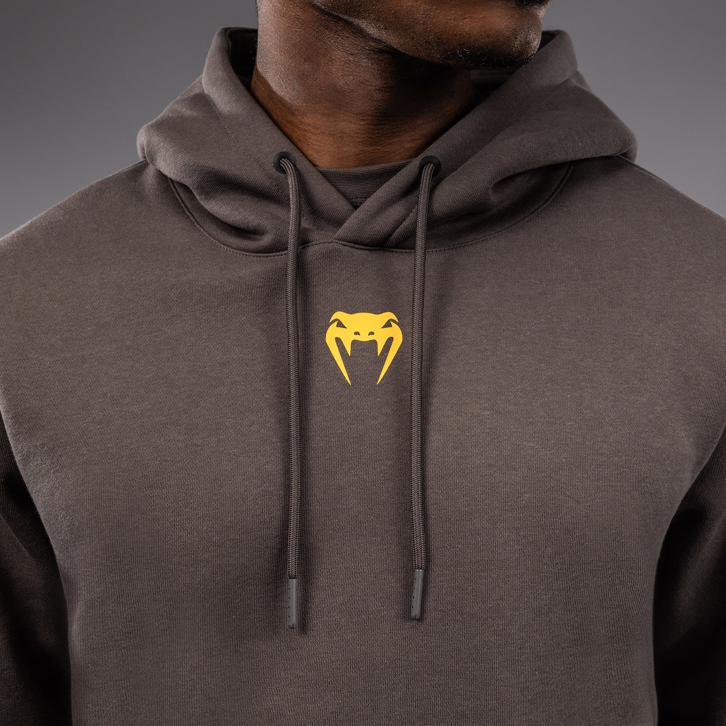 UFC Fusion by Venum Fight Week Herren Pullover Hoodie - Solid Erdiges Braun