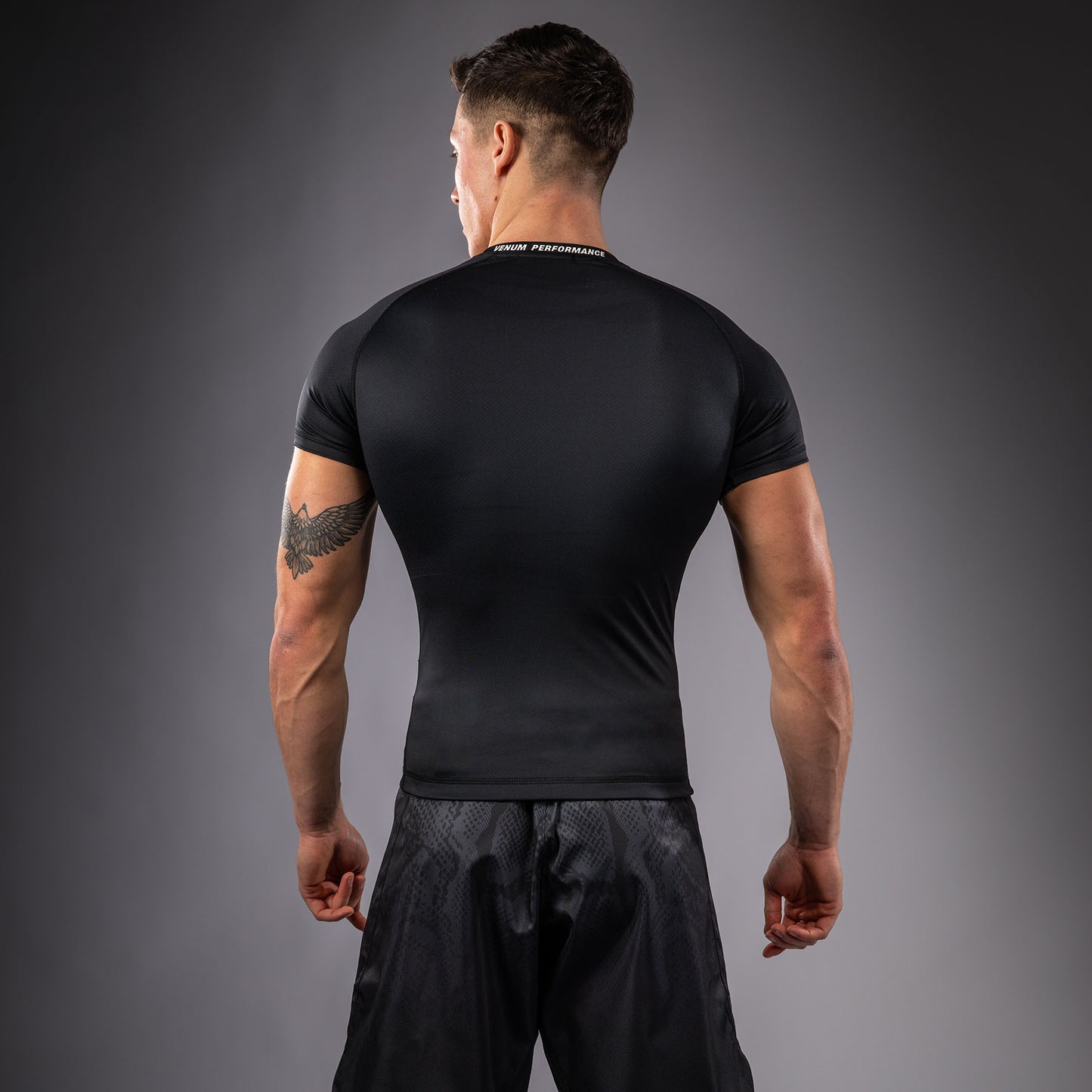 Venum Edge Rashguard Kurzarm – Schwarz/Sand