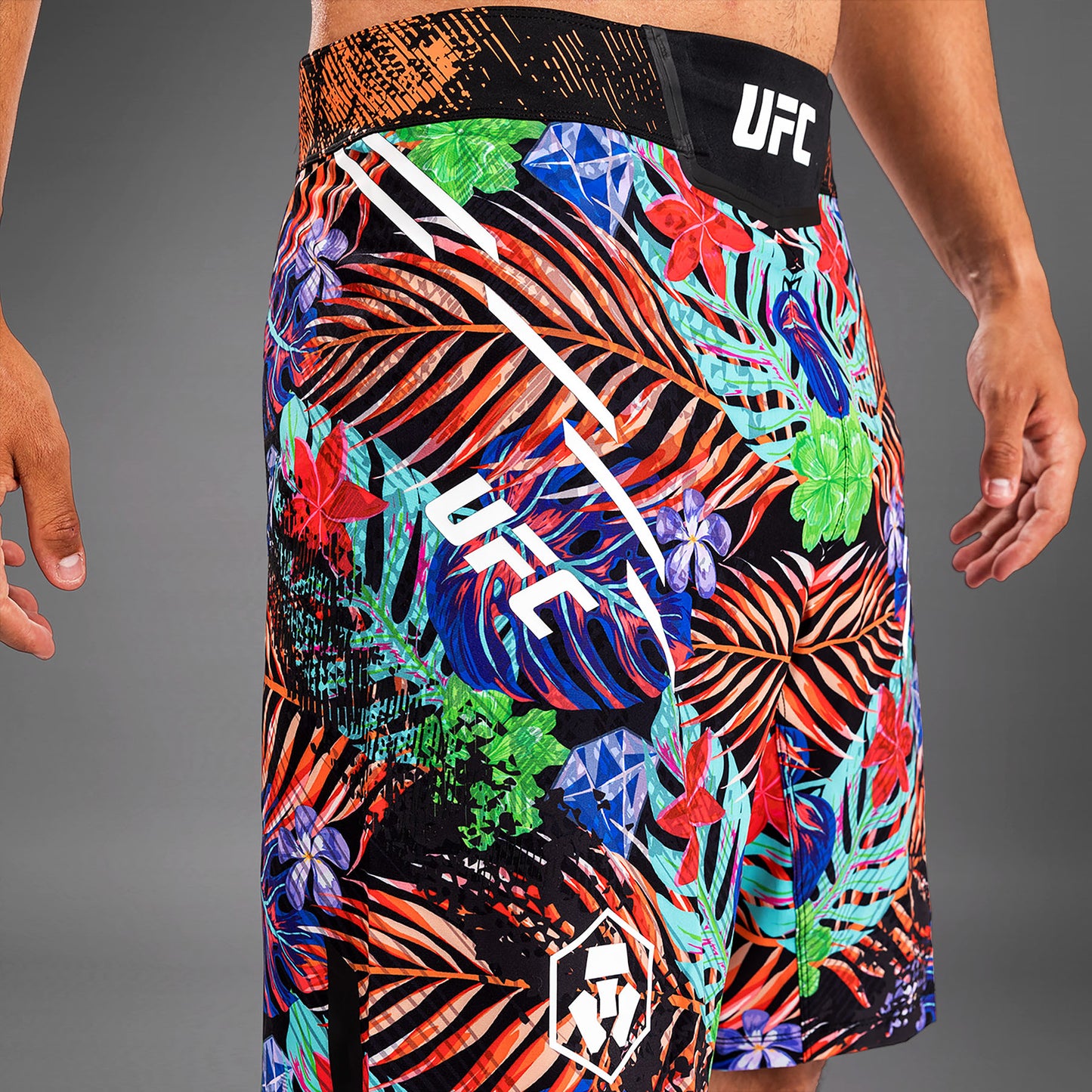 UFC Unrivaled by Venum Dustin Poirier Herren Long Fit Fight Short - Blau