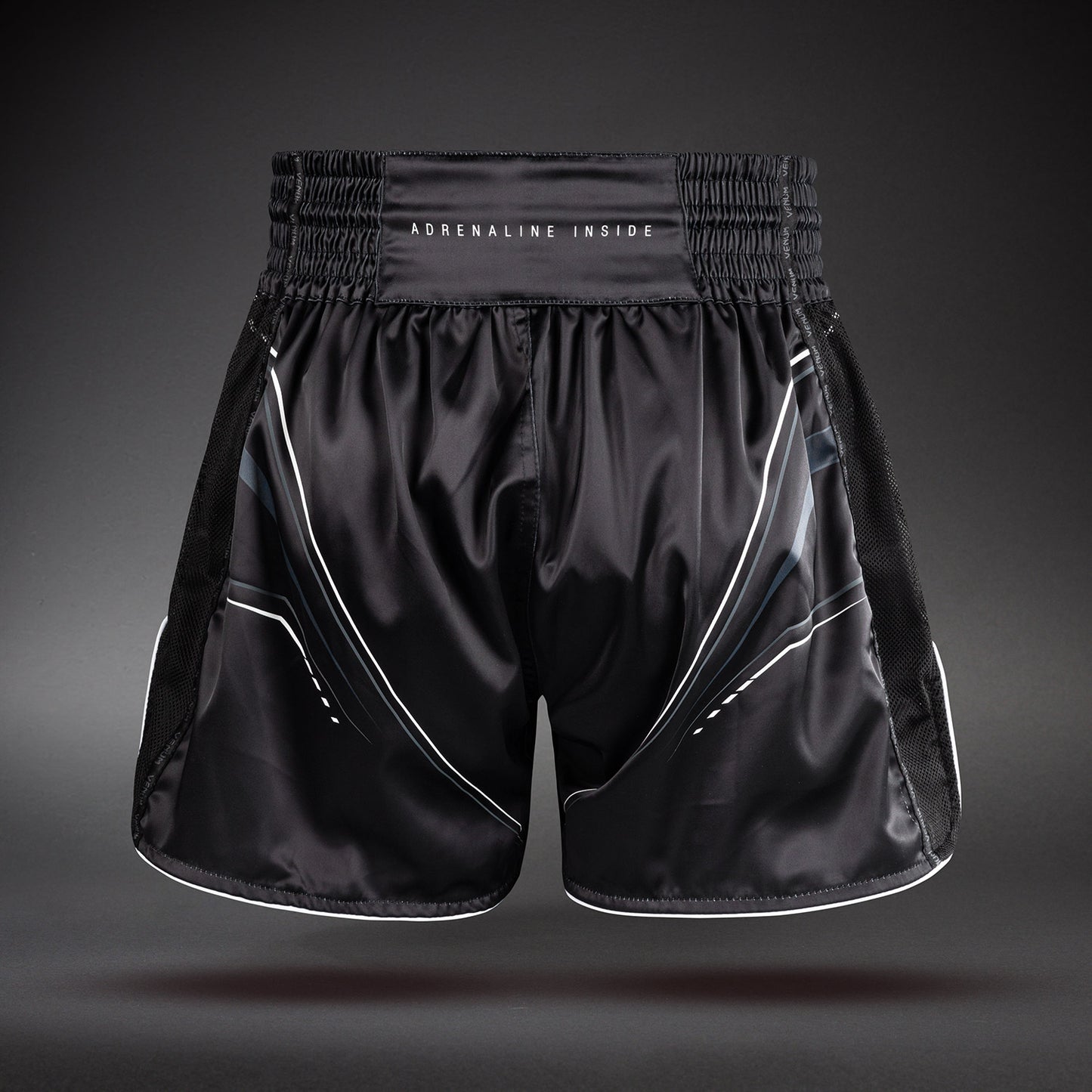 Venum Streamline Muay-Thai-Shorts – Schwarz/Weiß