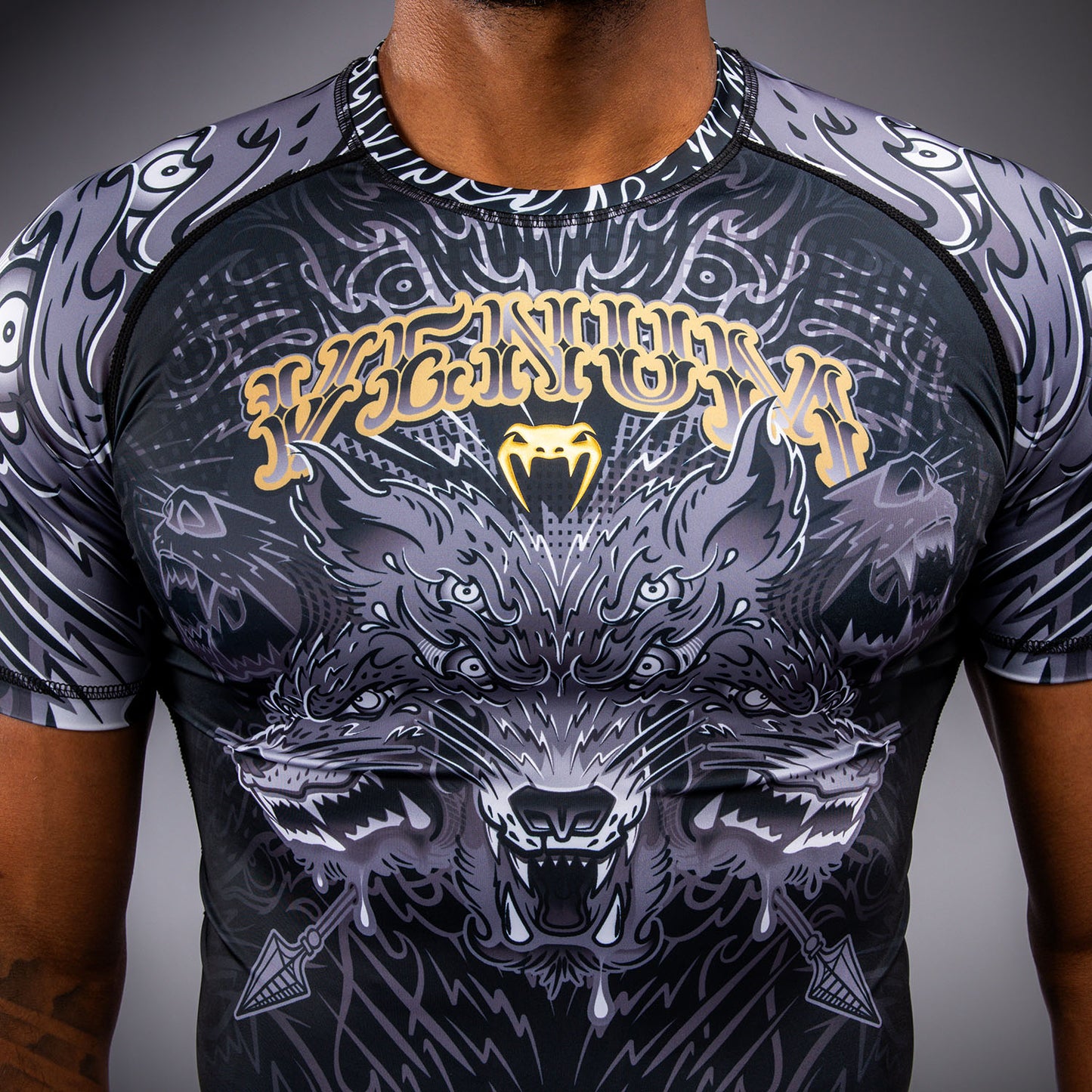 Venum Wolf Atak Kurzarm Rashguard – Schwarz/Grau