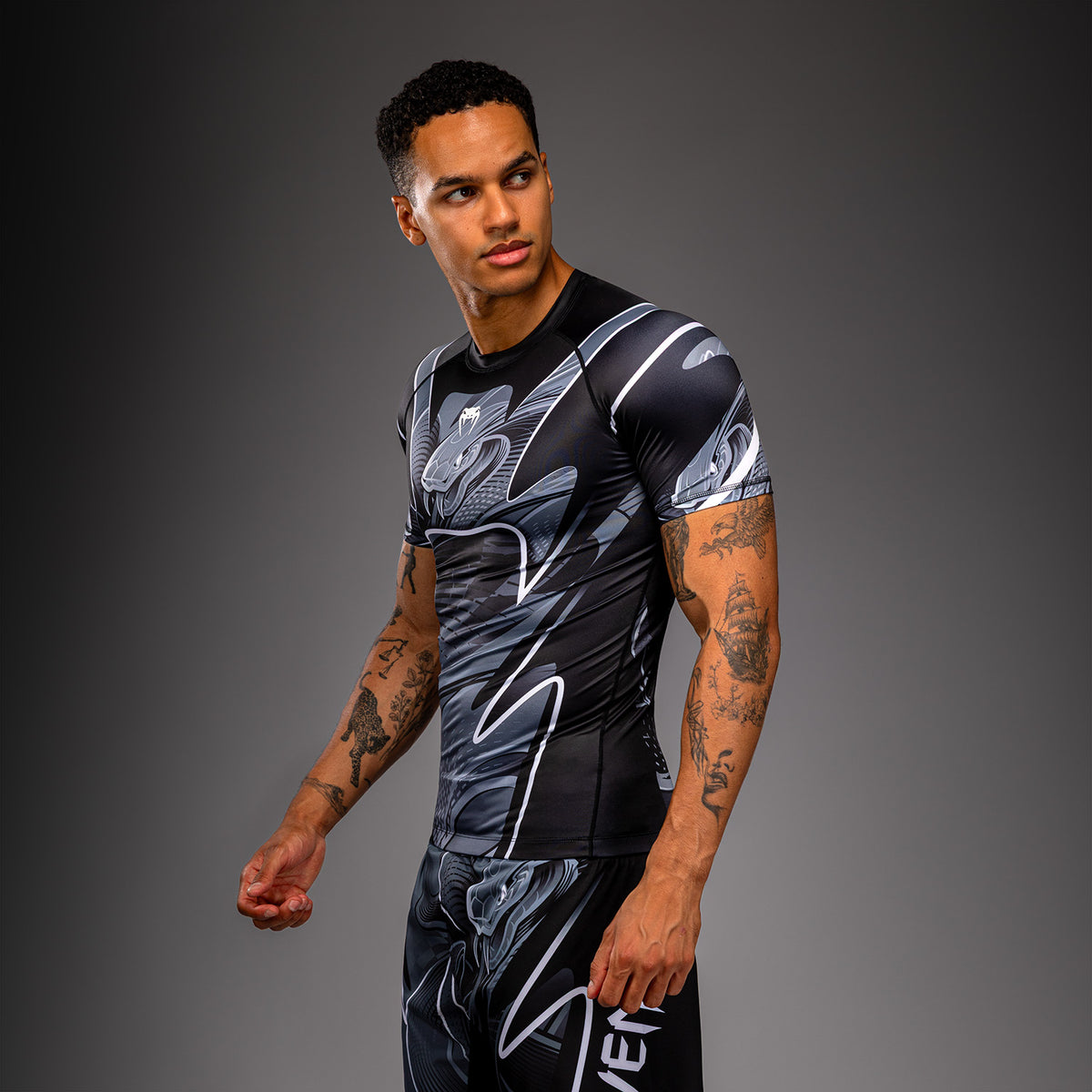 Venum Crimson Viper 2.0 Kurzarm-Rashguard - Schwarz/Grau