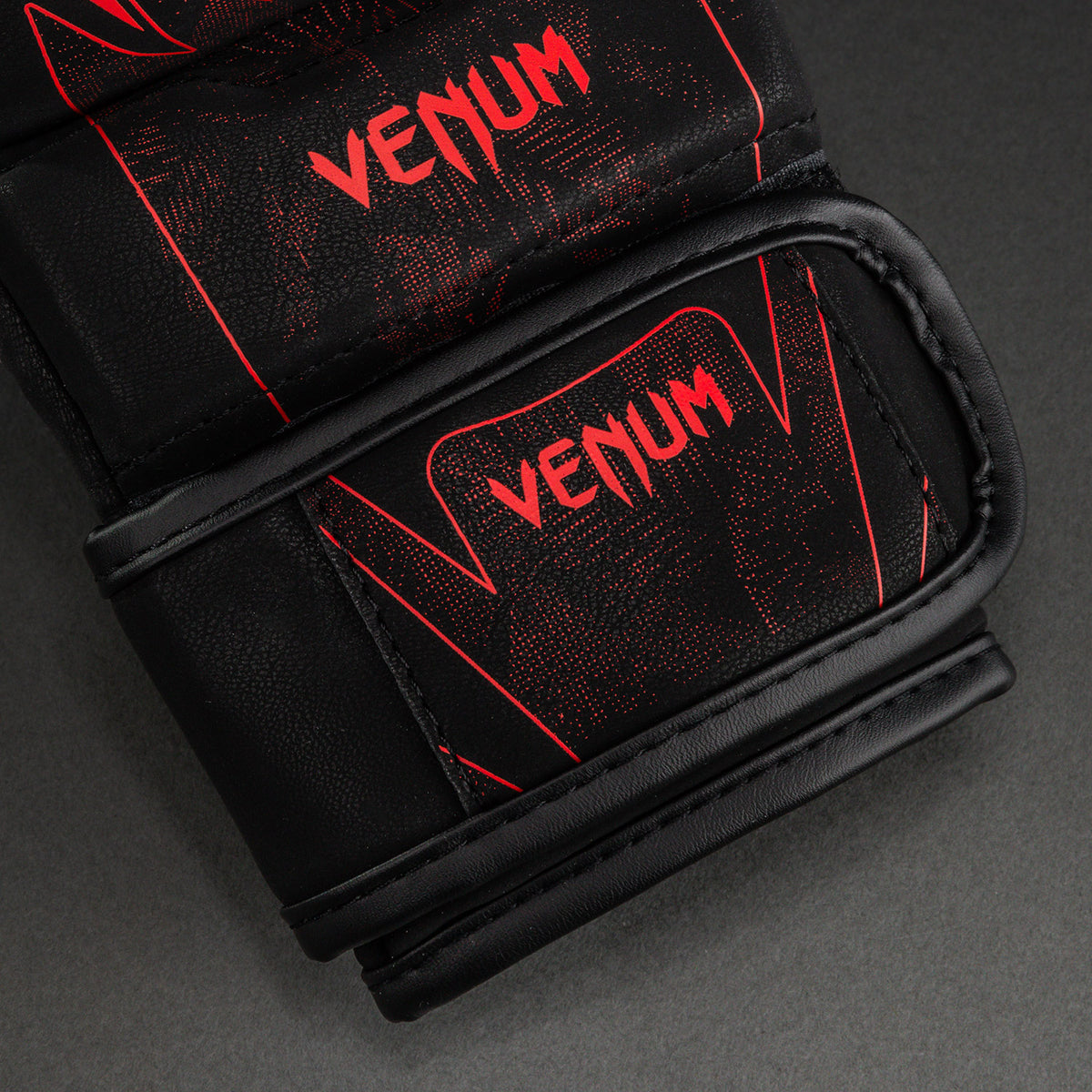 Venum Amazonia Reborn MMA-Sparringshandschuhe - Schwarz/Rot