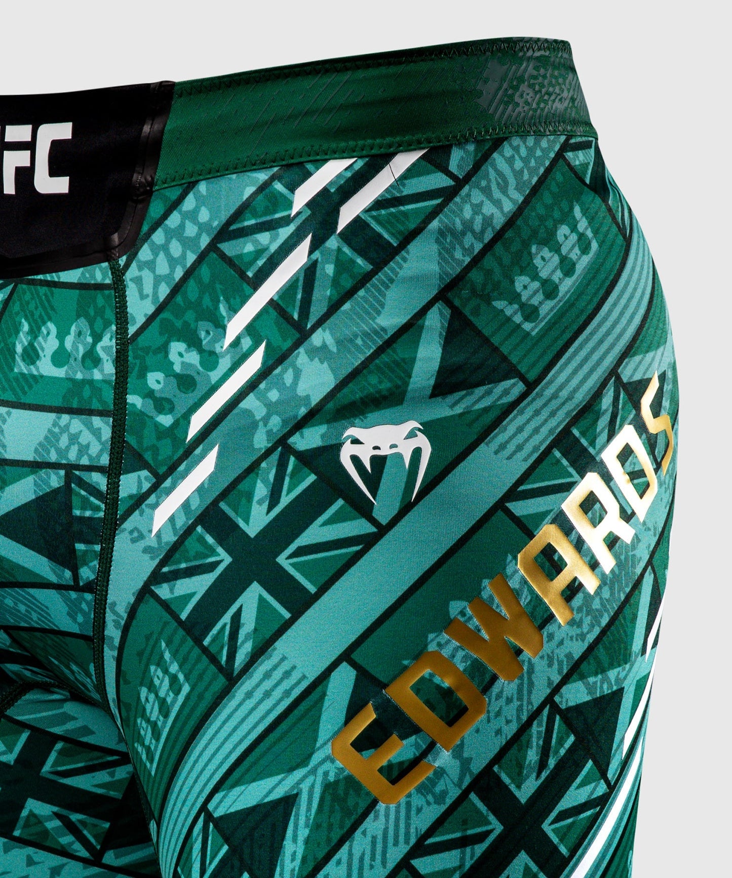 UFC Unrivaled by Venum Leon Edwards Unisex Vale Tudo Shorts - Grün