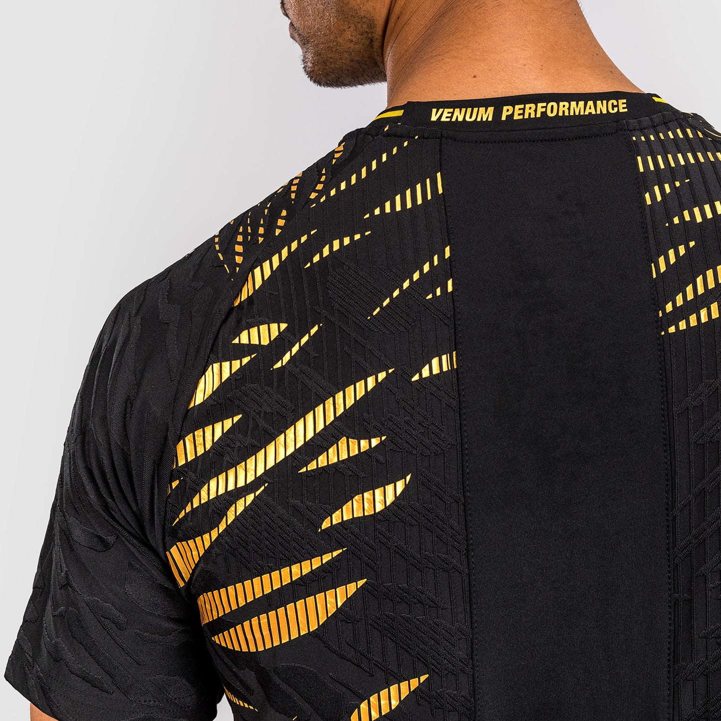 UFC Fusion by Venum Personalized Authentic Fight Night Herren Walkout Jersey - Champion