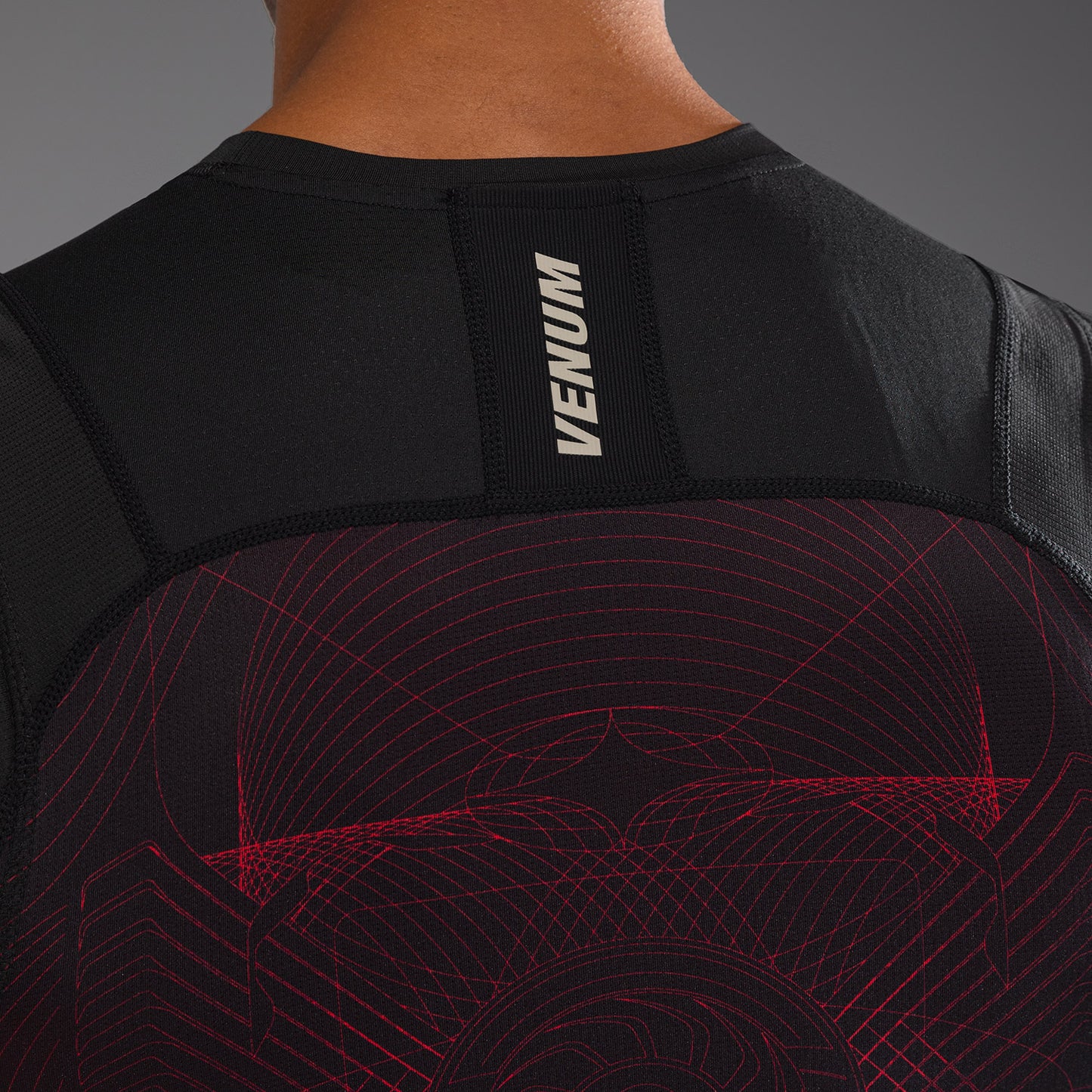 Venum G-Fit Air Herren Ärmelloses Rashguard - Tiefschwarz/Feuerrot