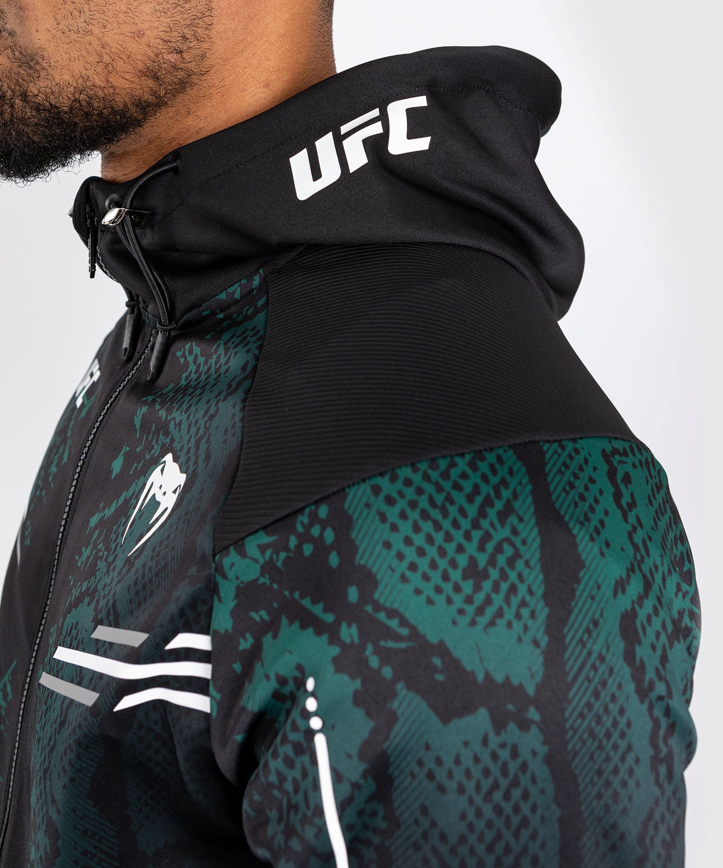 UFC Adrenaline by Venum Authentic Fight Night Walkout Hoodie für Männer - Emerald Edition - Grün/Schwarz