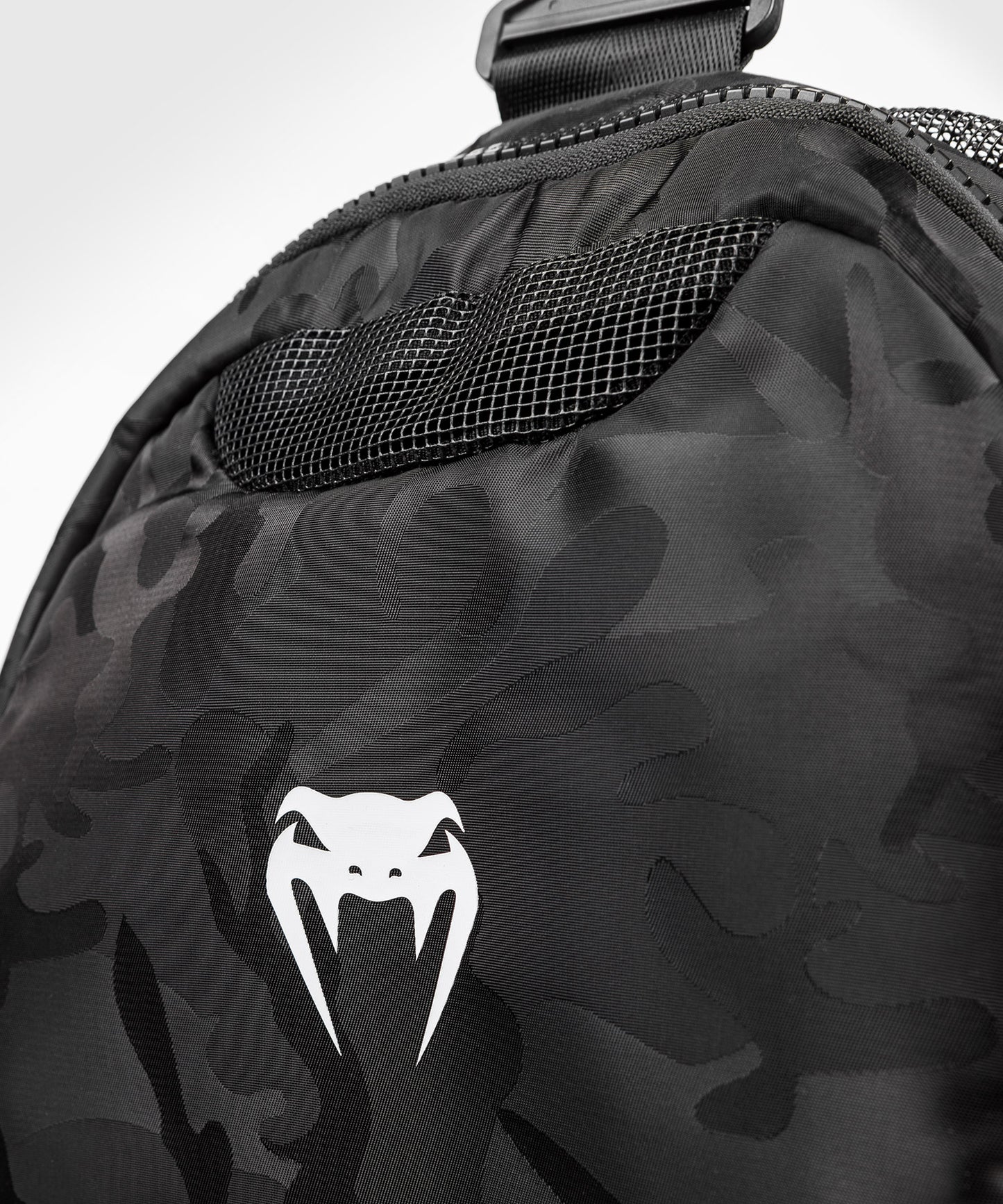 VENUM TRAINER LITE DUFFLE BAG – SCHWARZ-DUNKLE CAMO