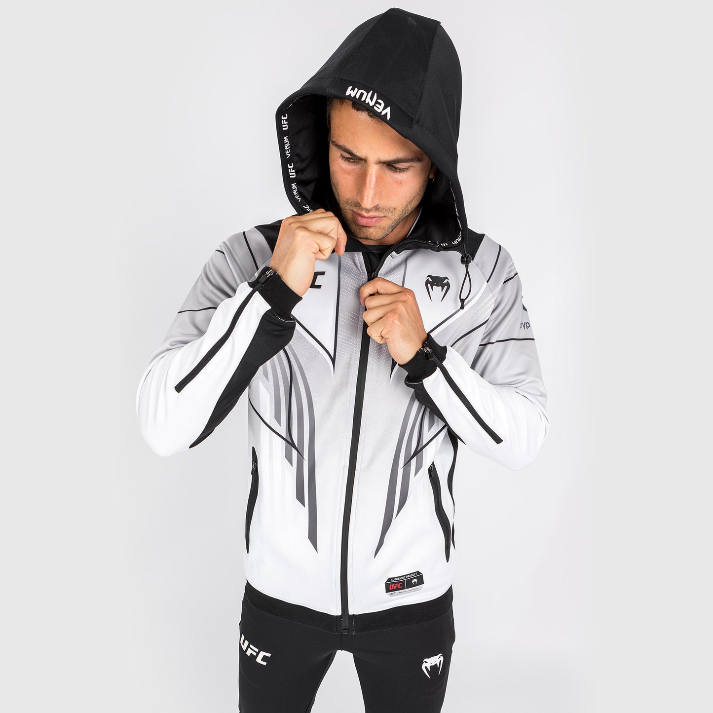 UFC Venum Authentic Fight Night 2.0 Männer Walkout Hoodie - weiß
