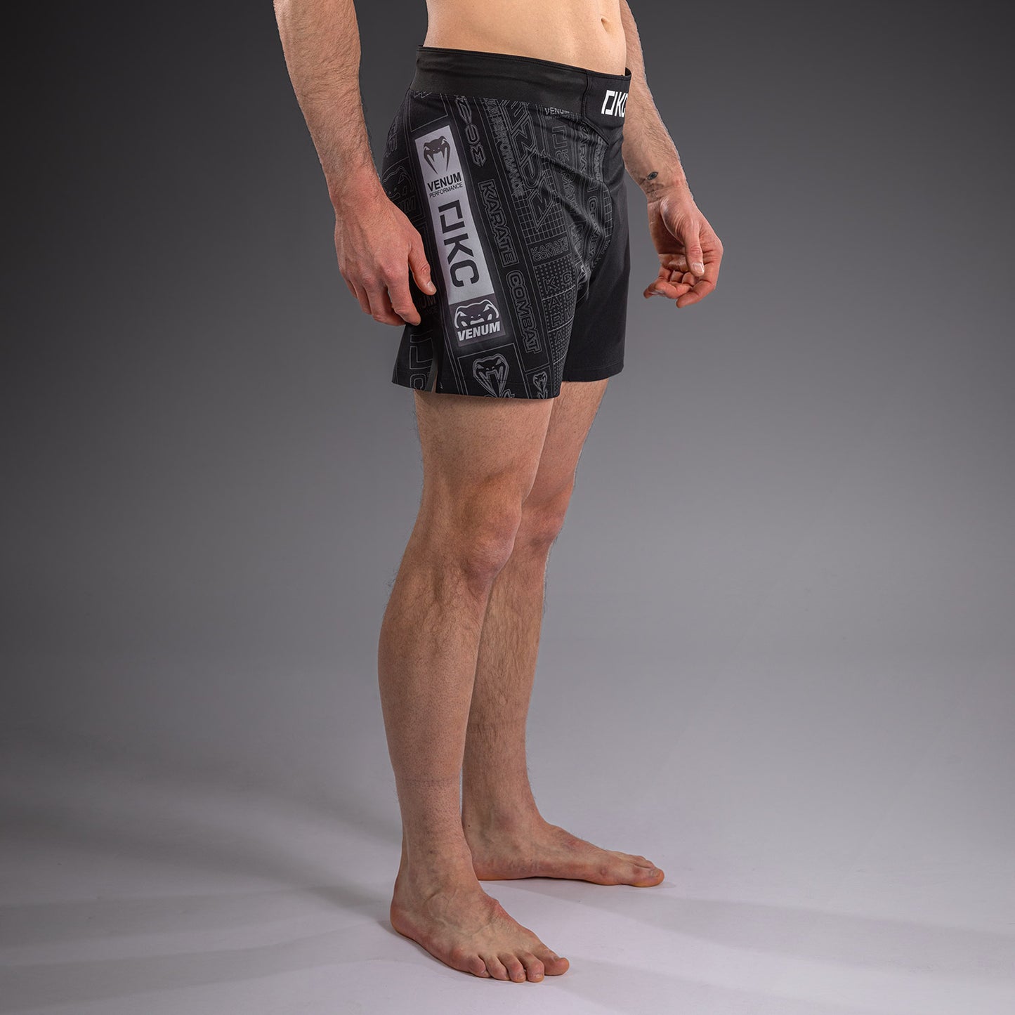 Karate Combat by Venum Fightshorts – Schwarz/Grau