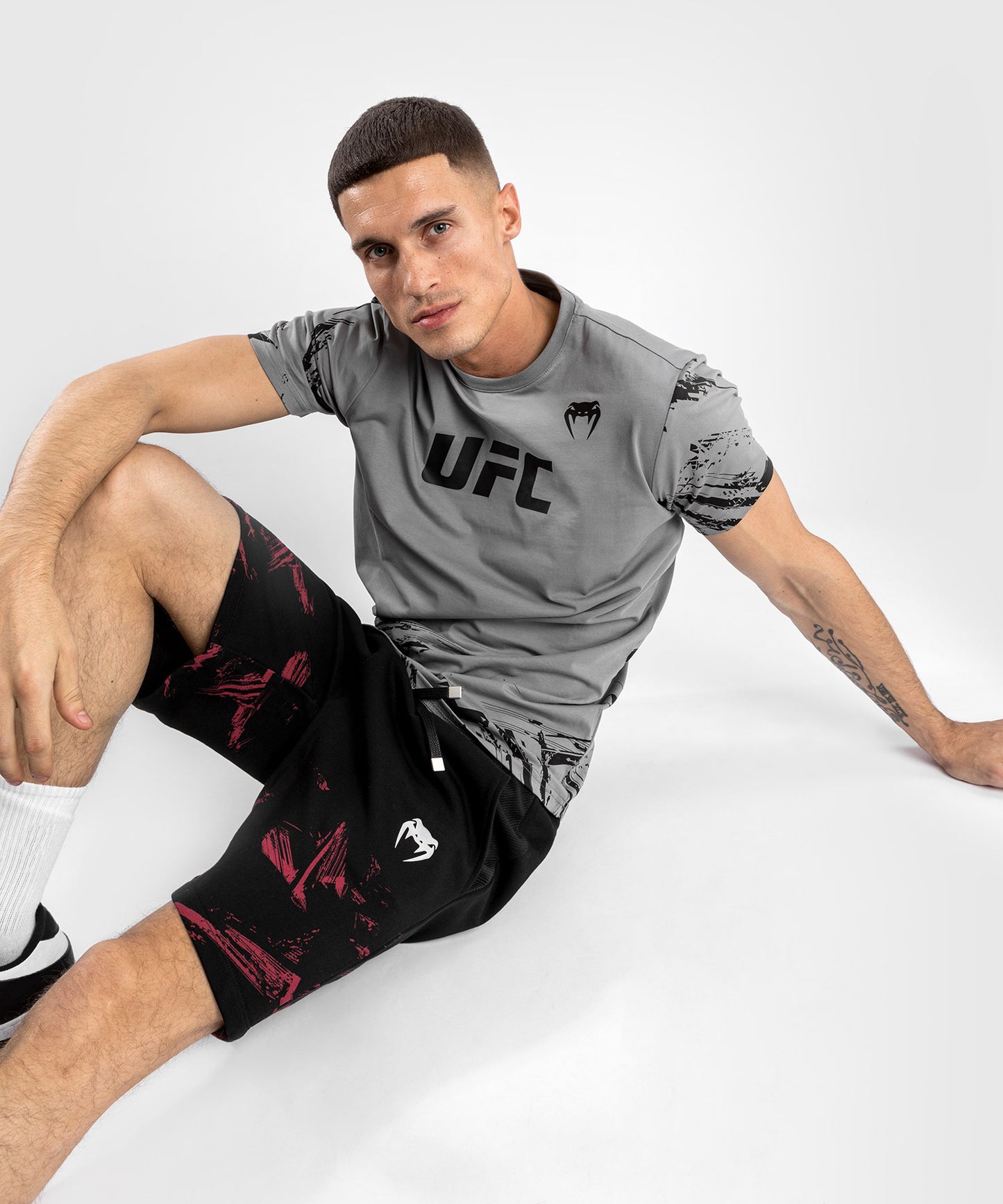 UFC Venum Authentic Fight Week 2.0 T-Shirt – Kurzarm  – Grau