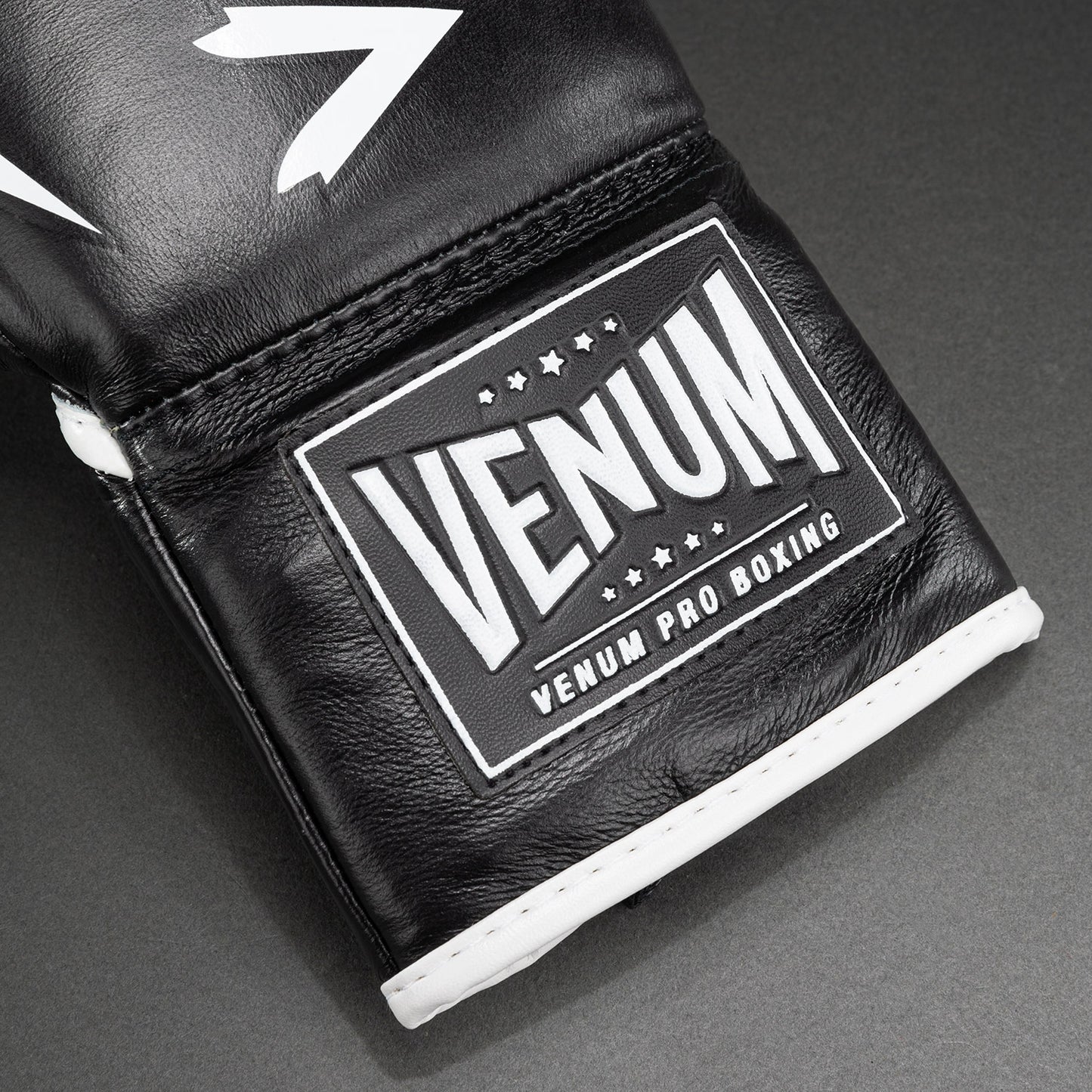 Venum Hammer Pro Boxhandschuhe mit Schnürung - Schwarz/Weiß