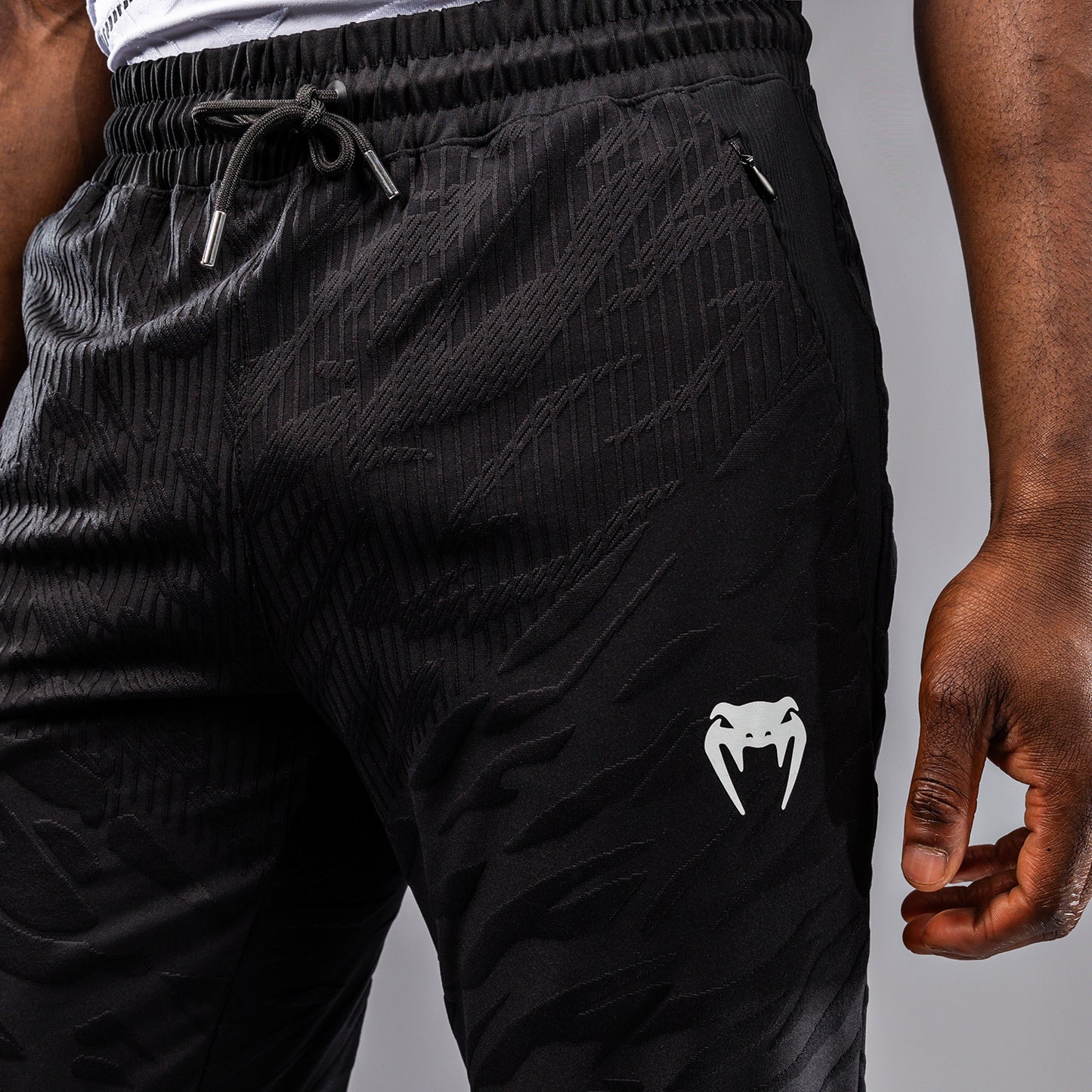UFC Fusion by Venum Authentic Fight Night Herren Walkout Hose - Schwarz