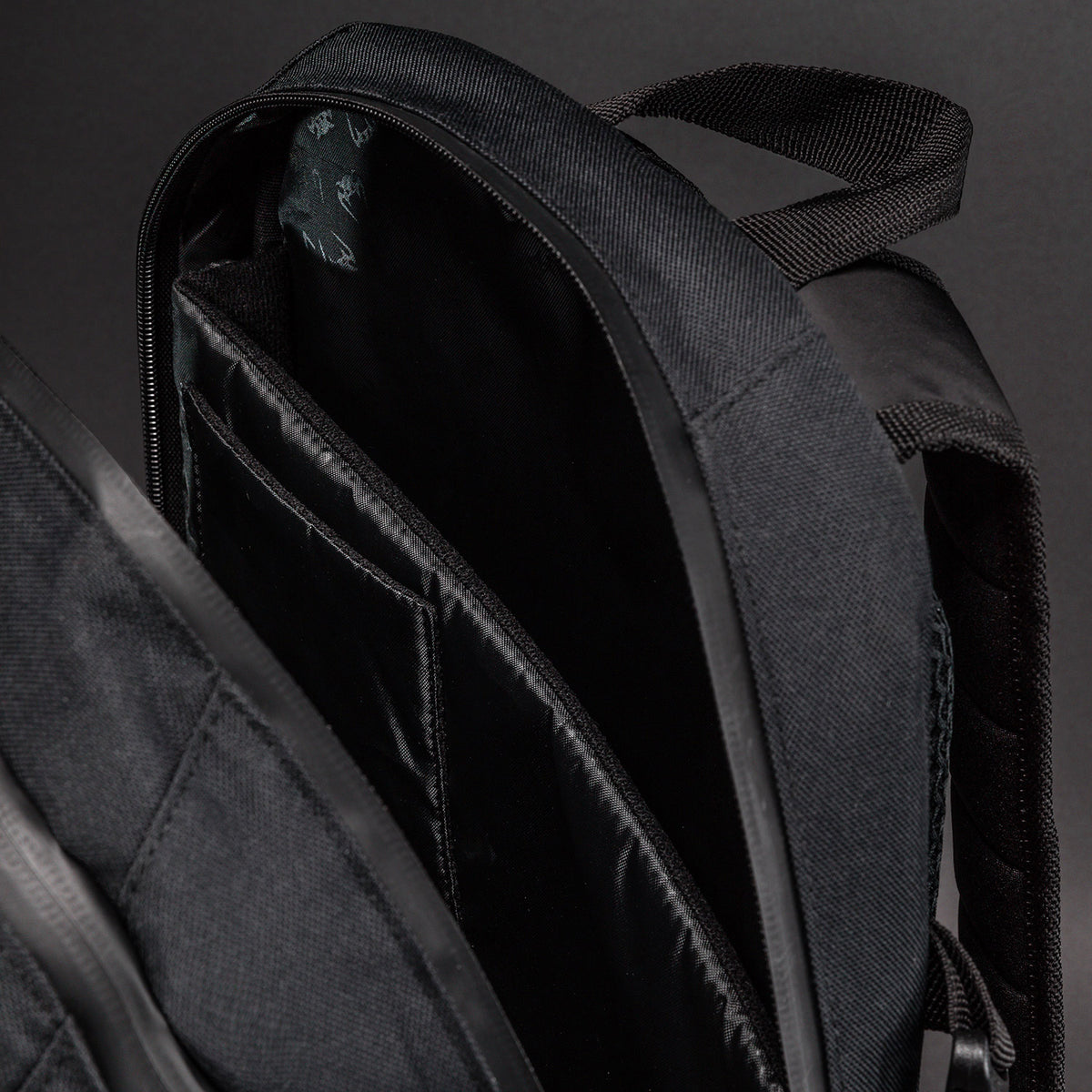 Venum Amazonia Reborn Rucksack (15-25 L) - Schwarz/Rot