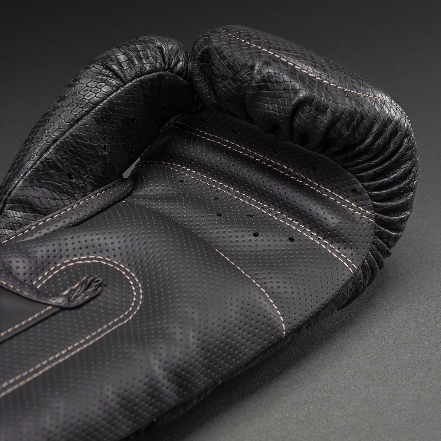 Venum Impact Evo Scales Boxhandschuhe – Dunkelgrau