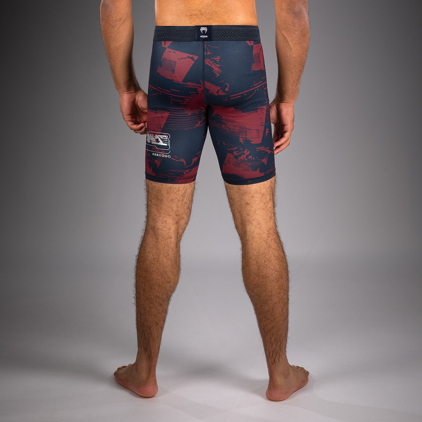 UFC Zenith by Venum Authentic Fight Week Performance Vale Tudo Short Herren - Marineblau/Burgunderrot/Silber