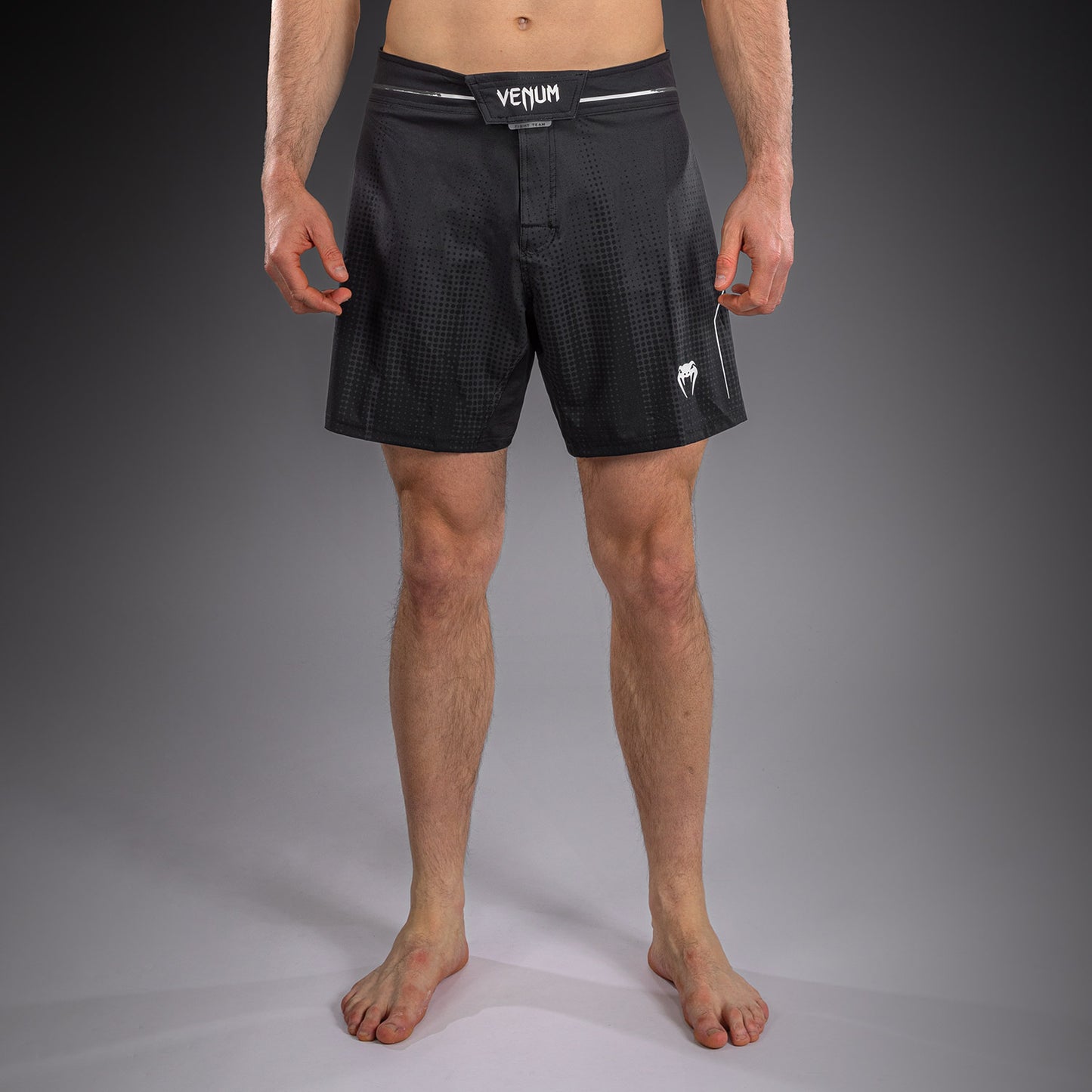 Venum Stealth Fightshorts – Schwarz/Weiß