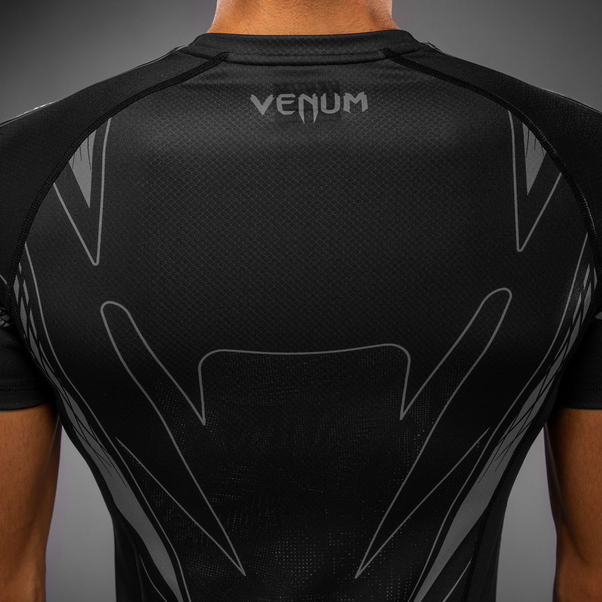 Venum Amazonia Reborn Kurzarm-Rashguard - Schwarz/Grau