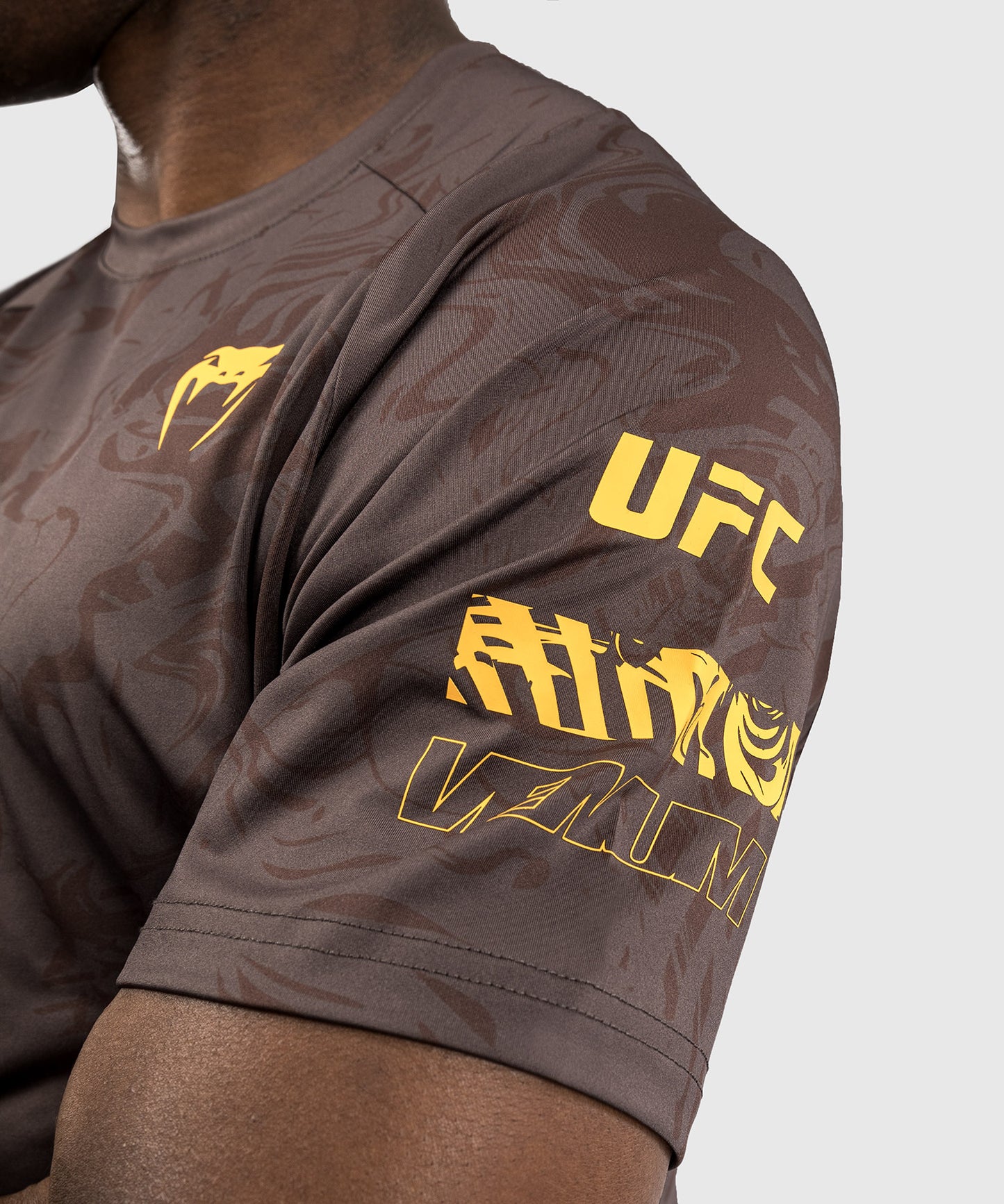 UFC Fusion by Venum Fight Week Herren Dry-Tech T-Shirt - Erdiges Braun