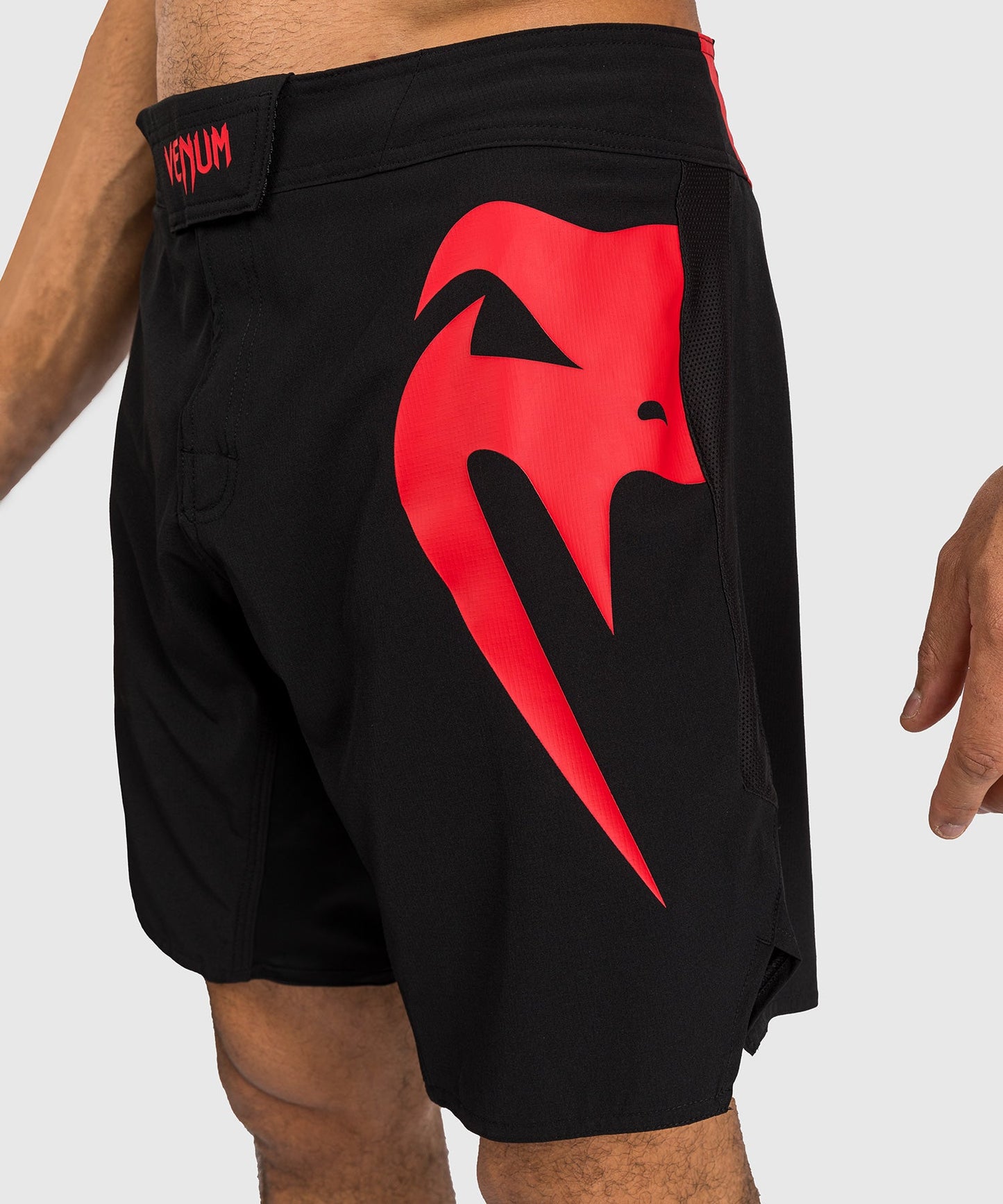 Venum Light 5.0 Fight Shorts - Schwarz/Rot