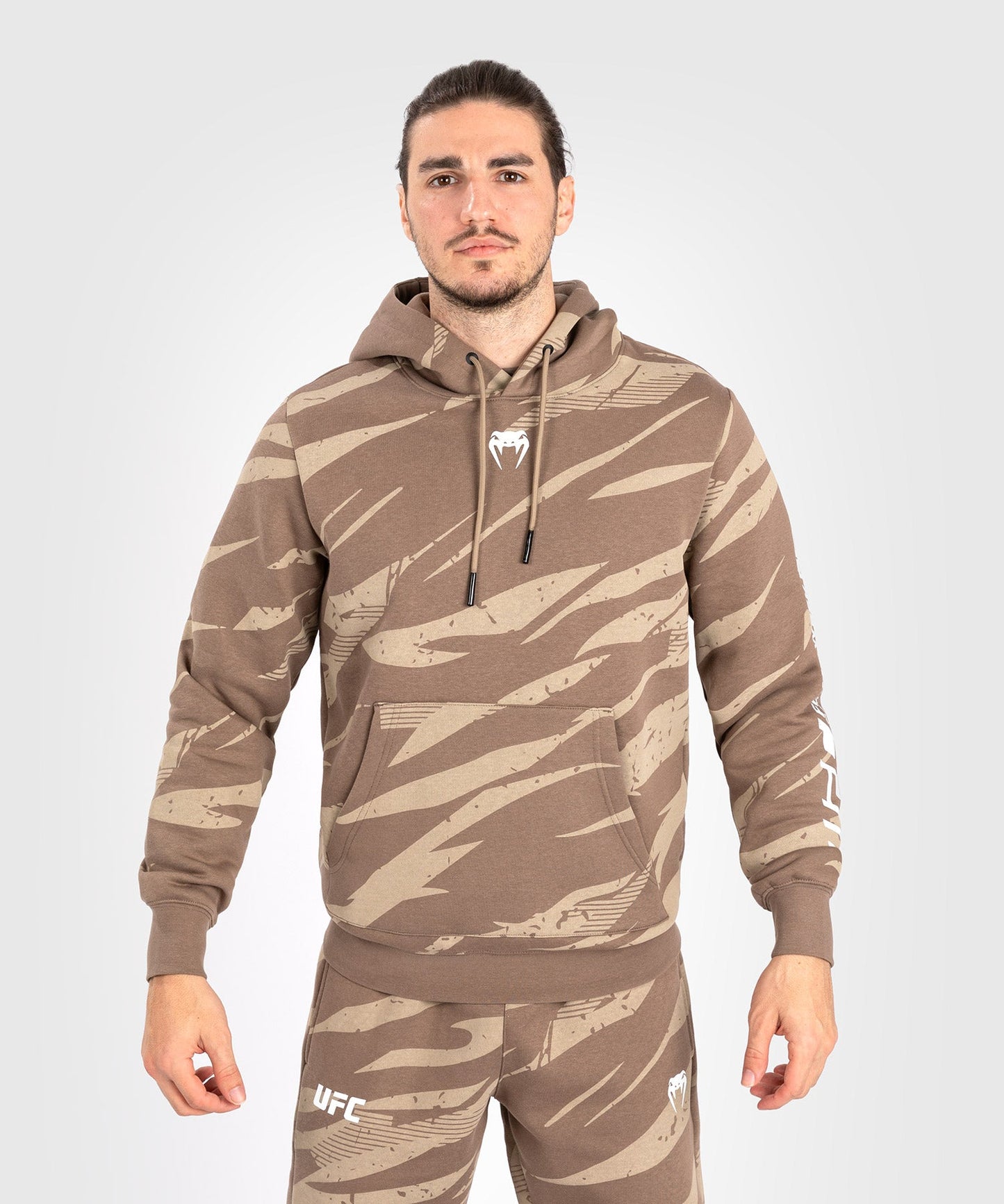 UFC Adrenaline by Venum Fight Week Herren Pullover Hoodie - Desert Camo