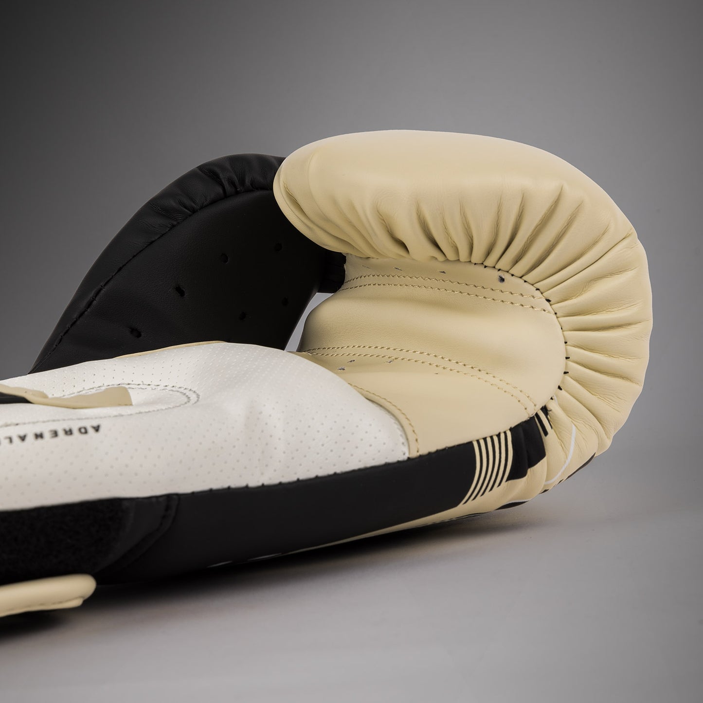 Venum Adrenaline Boxhandschuhe – Schwarz/Elfenbein