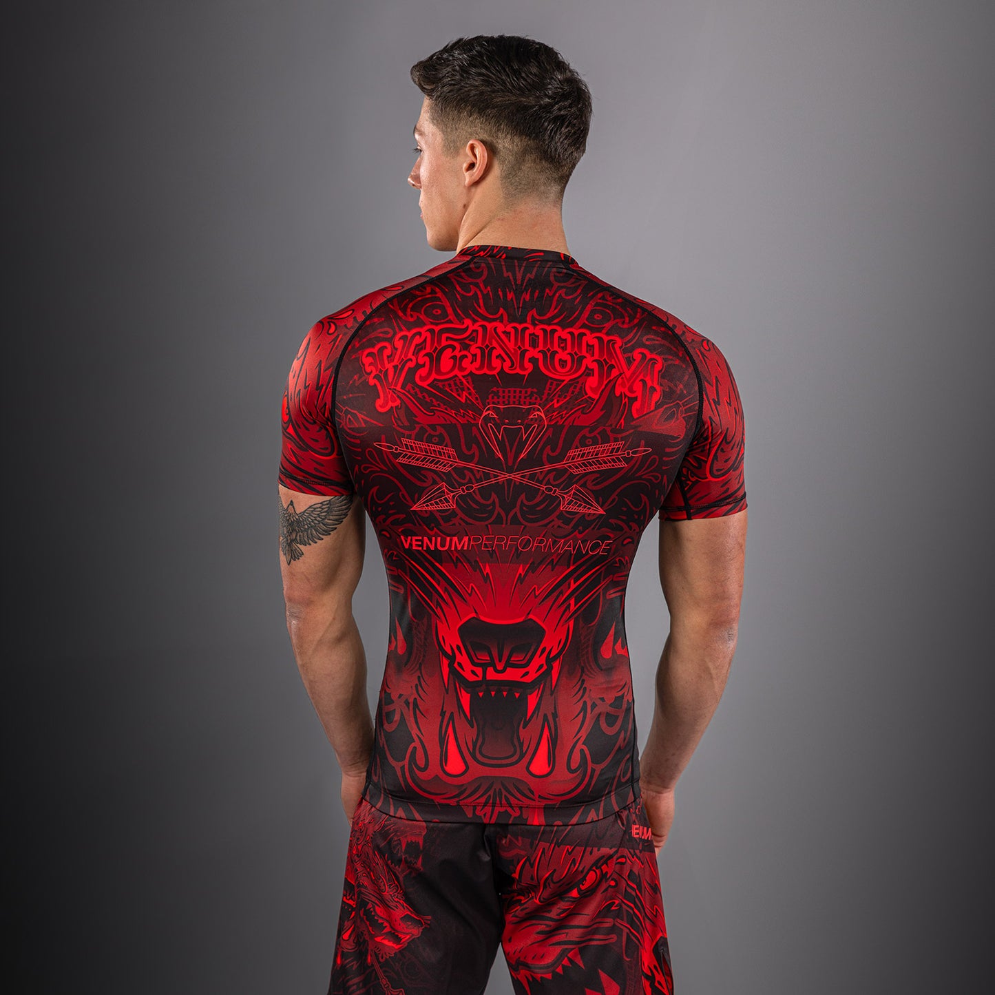 Venum Wolf Atak Kurzarm Rashguard – Schwarz/Rot