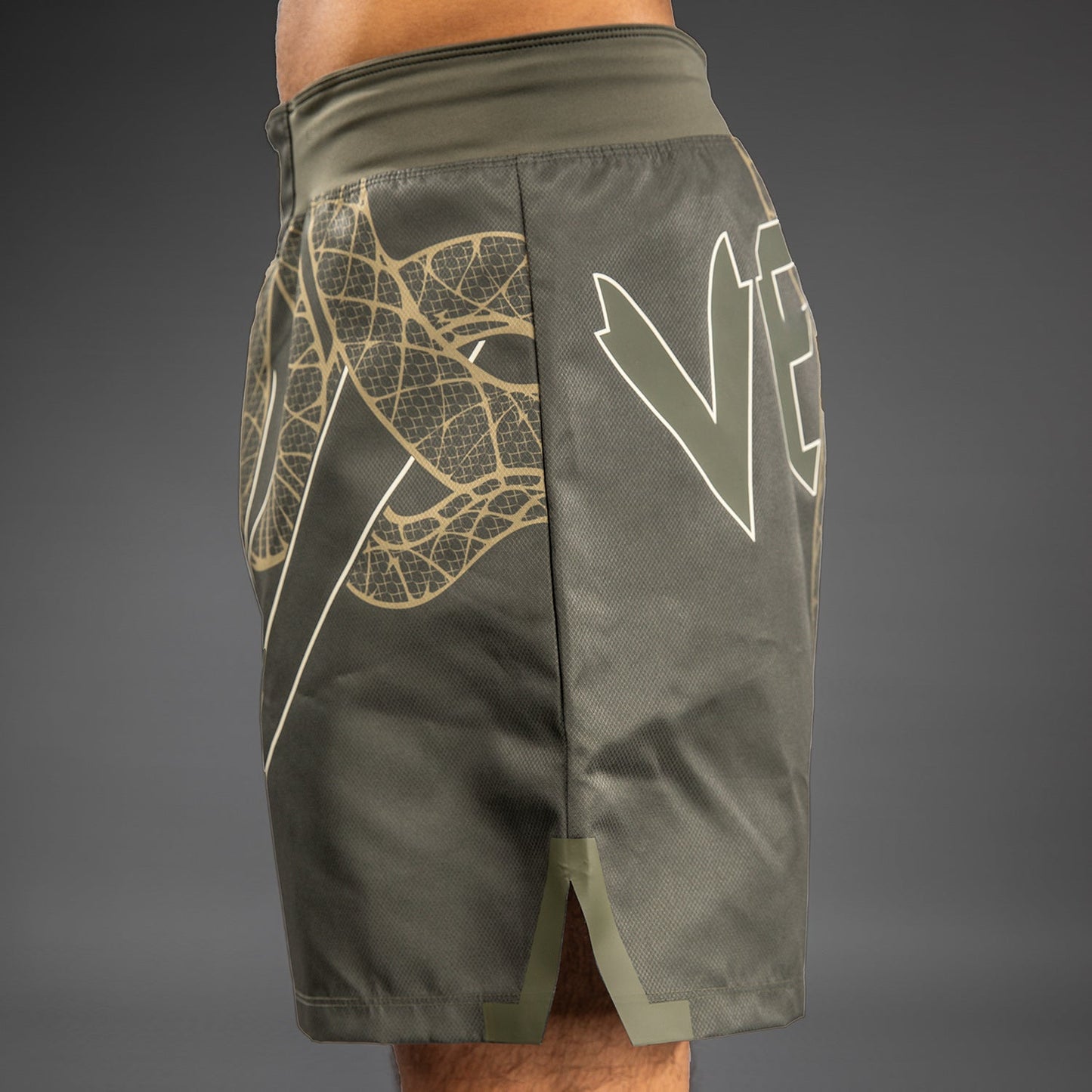 Venum Serpenti Fight Shorts – Khaki/Bronze/Ivory