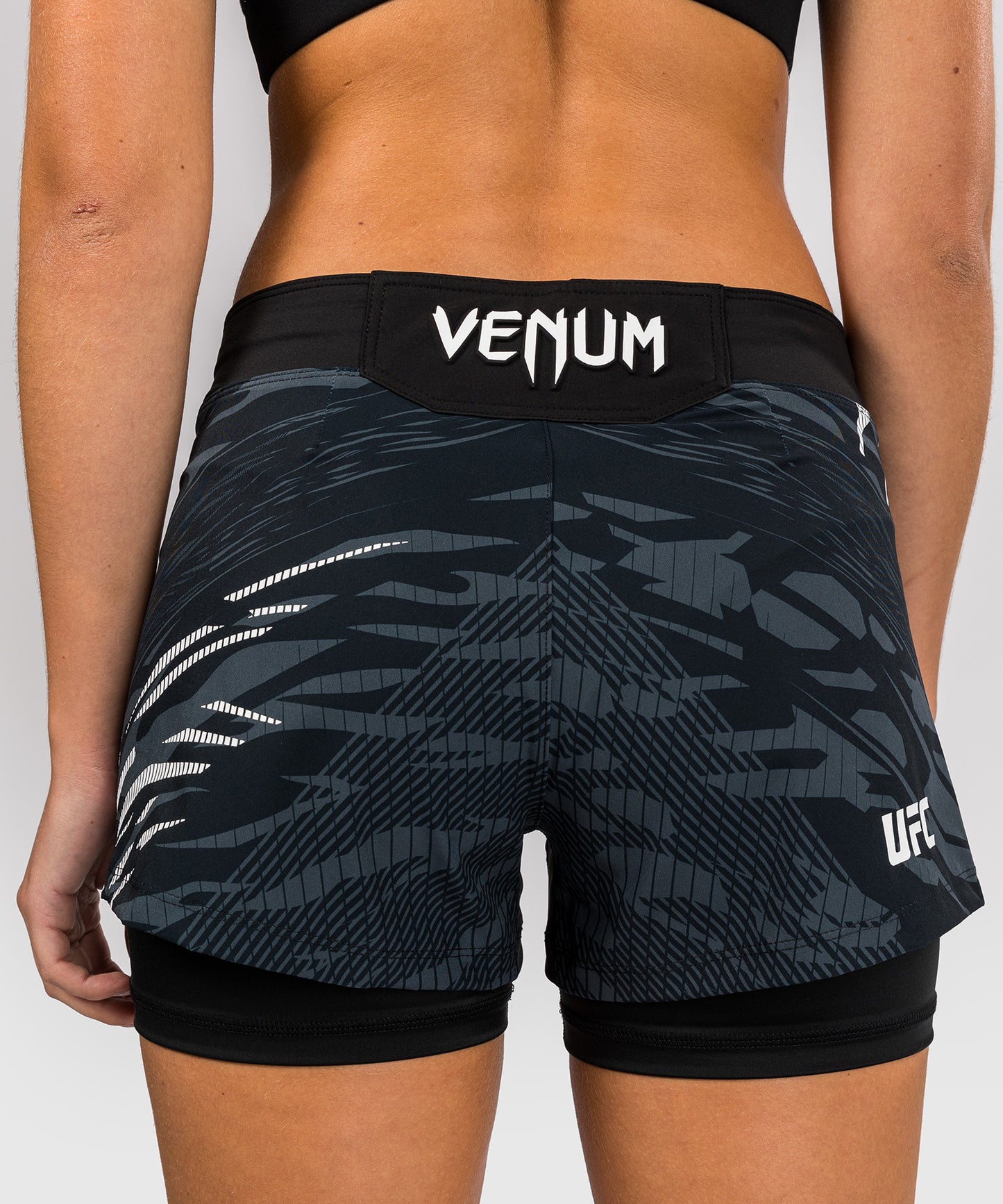 UFC Fusion by Venum Authentic Fight Night Damen Fight Short - Schwarz