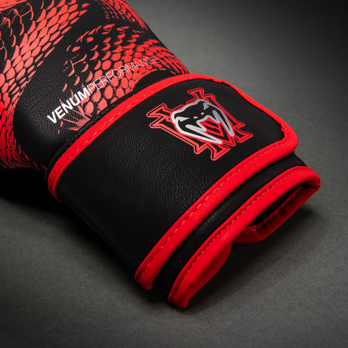 Venum Matupa Boxhandschuhe - Schwarz/Rot/Silber